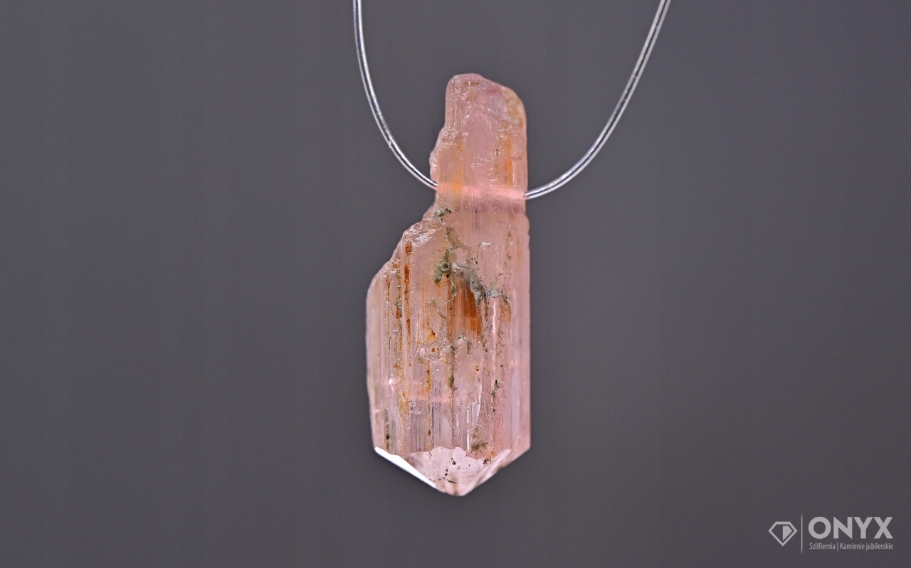 Turmalín provrtaný přírodní křišťál 14,5x5,5