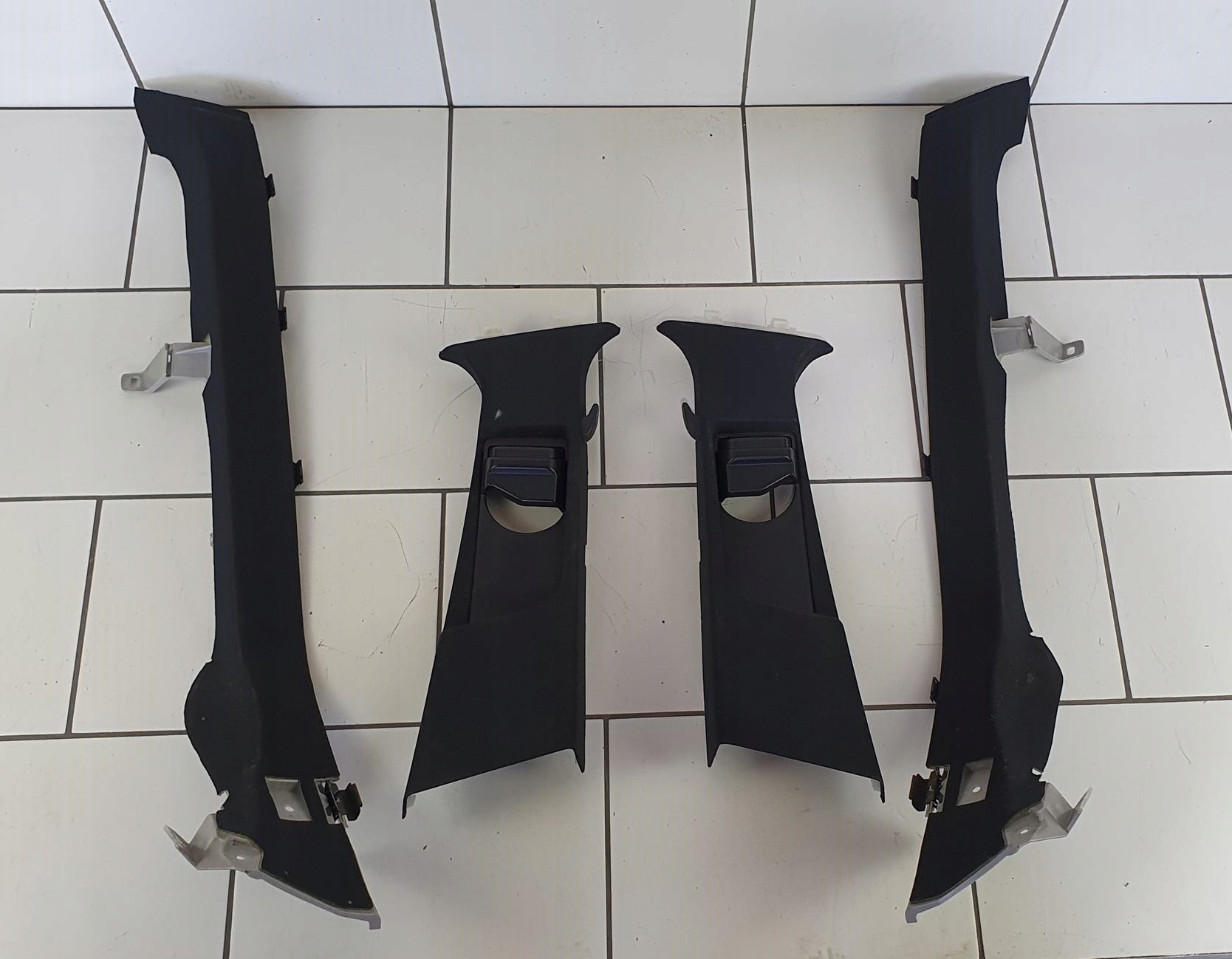 MERCEDES 212 СЕДАН ОБШИВКА СТОЙКИ В СБОРЕ