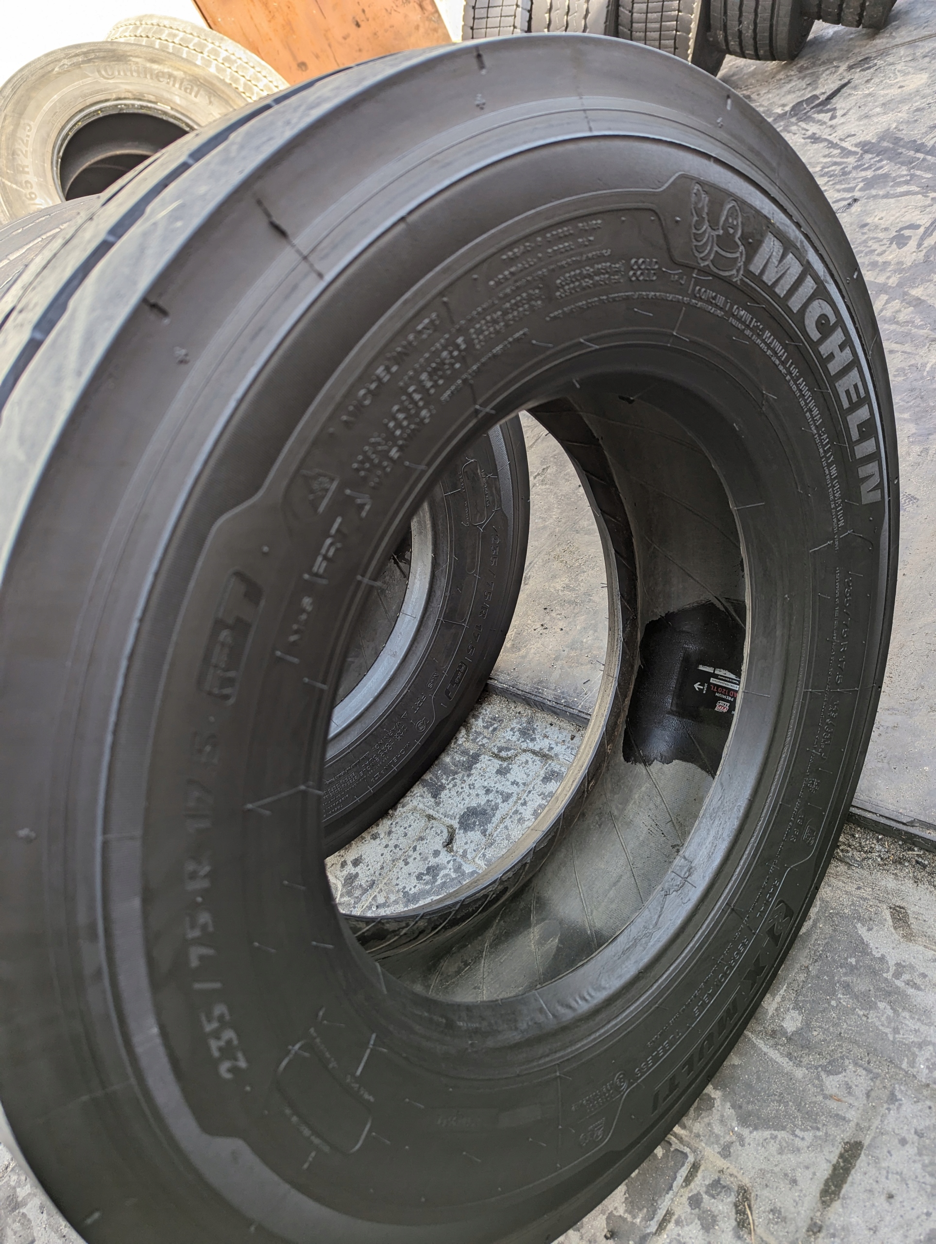 235/75R17.5 Michelin X Multi T2 Evolution naczepa Szerokość opony 235 mm