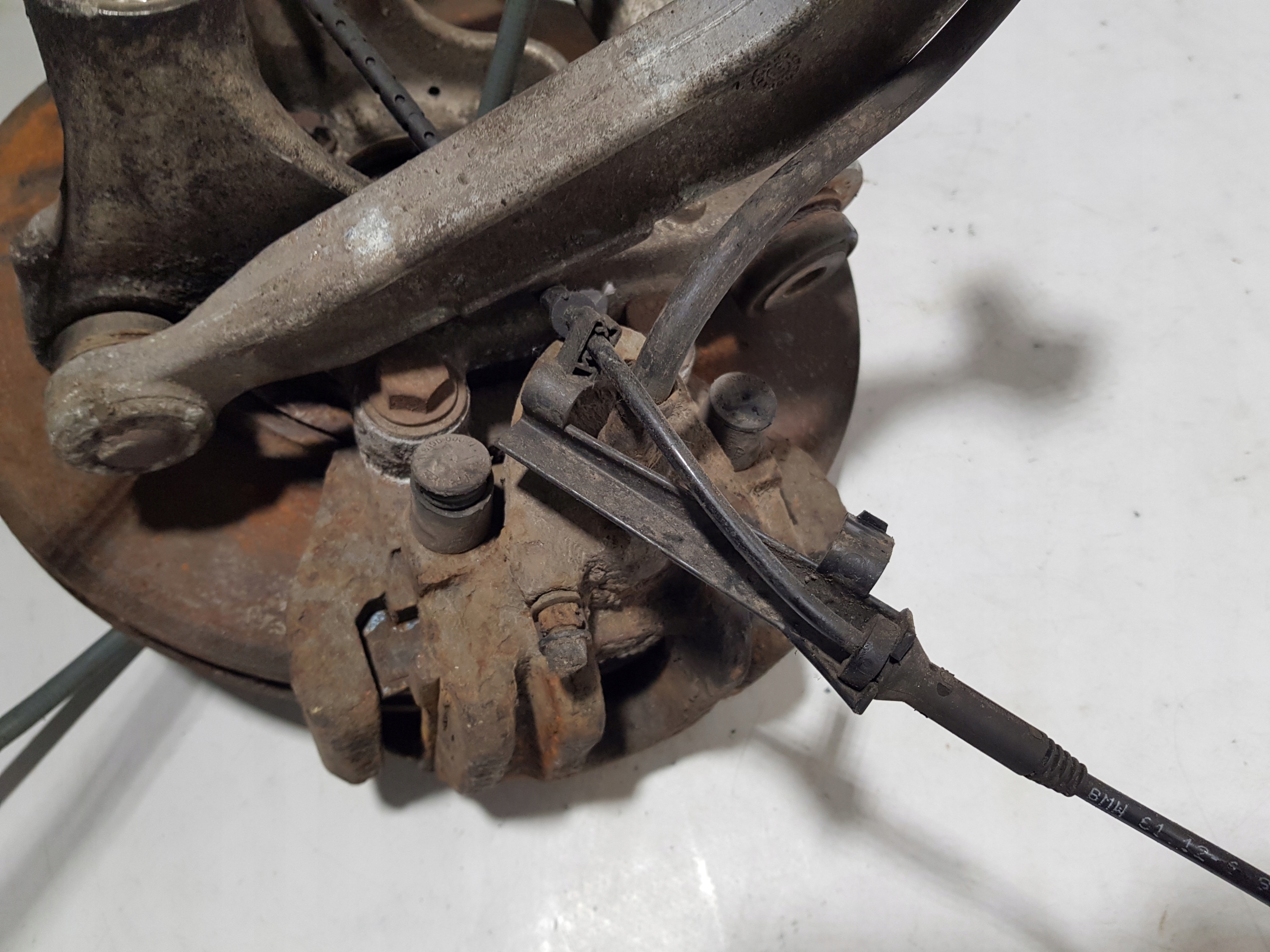 BMW E63 E64 645 otoč čepu ramene levý záď KOMPLET