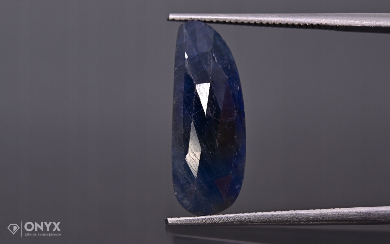 Safír fasetovaná nepravidelná rozeta 18,5x7 mm