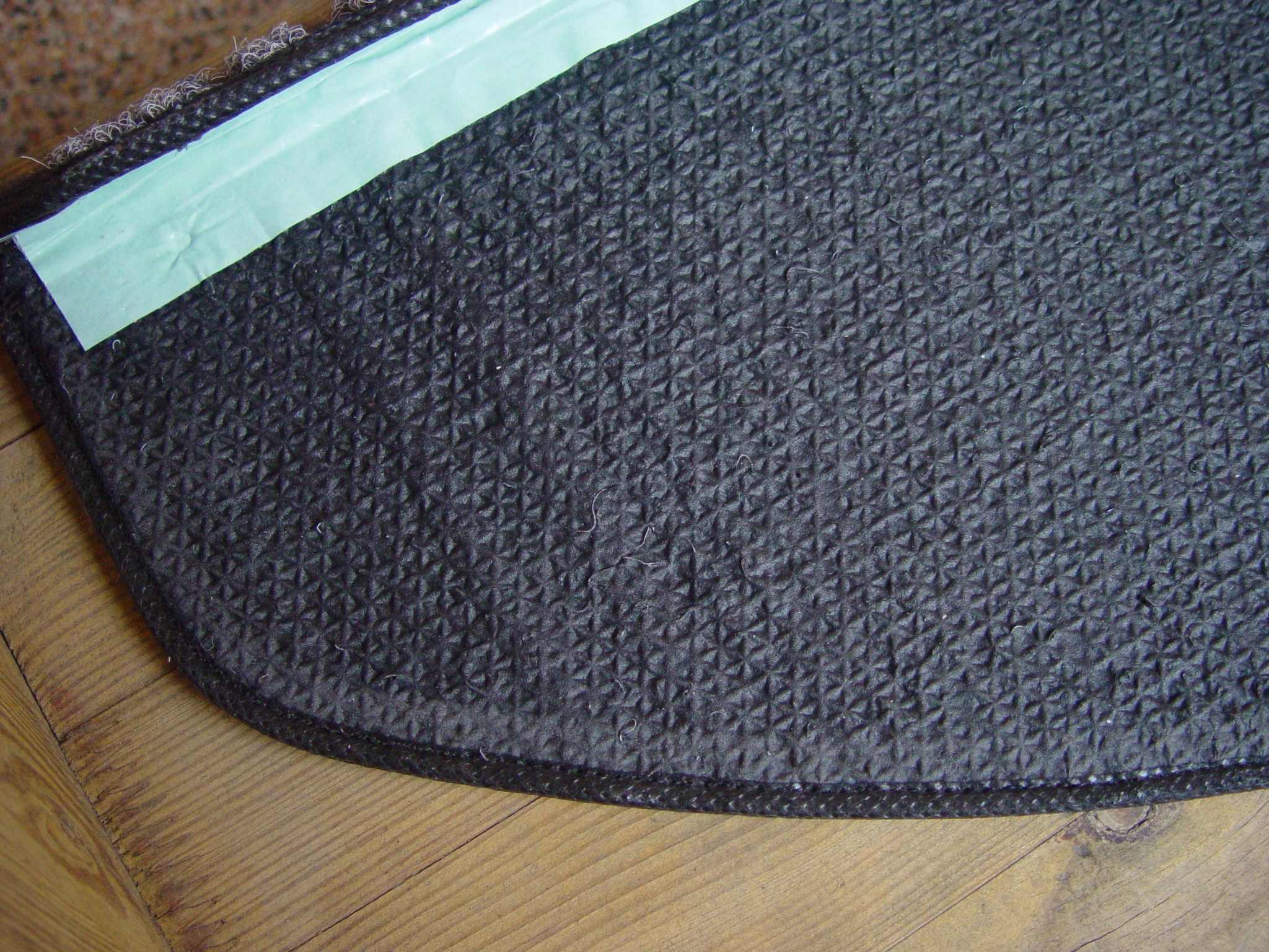 MALAGA PODGUMOWANE DYWANIKI NAKŁADKI NA SCHODY Kształt półokrągły