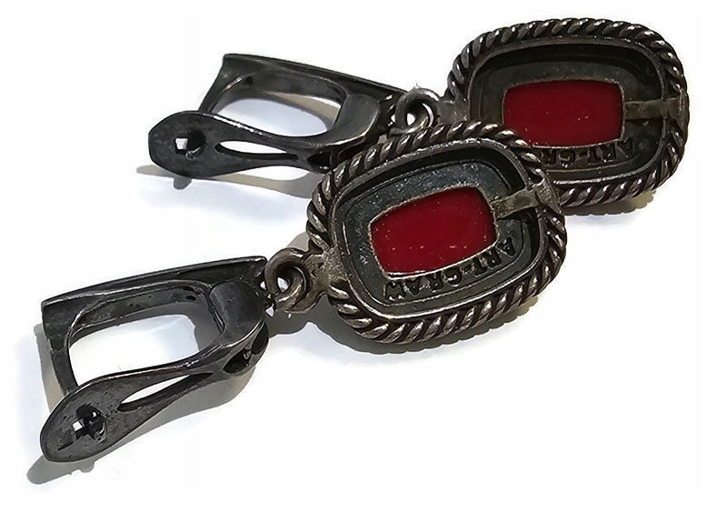 Srebrne kolczyki z czerwonym kamieniem 925/5,71g Materiał srebro