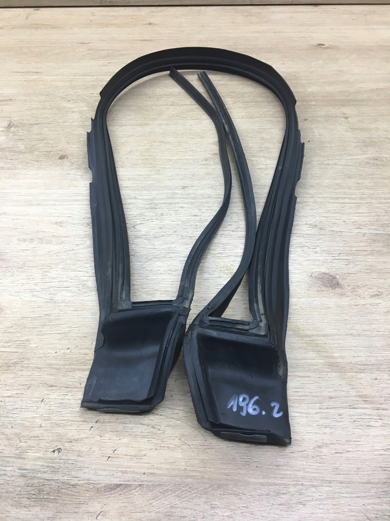 USZCZELKA LISTWY DACHU DACHOWEJ TYL TYLNA TESLA X Part number 1048511 00 C