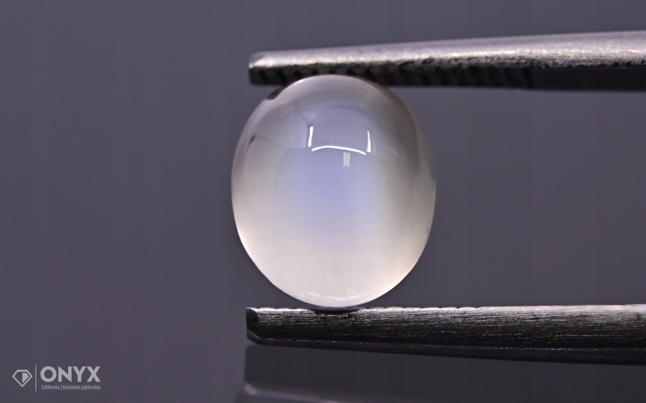 Měsíční kámen kabošon ovál 8,5x7 mm