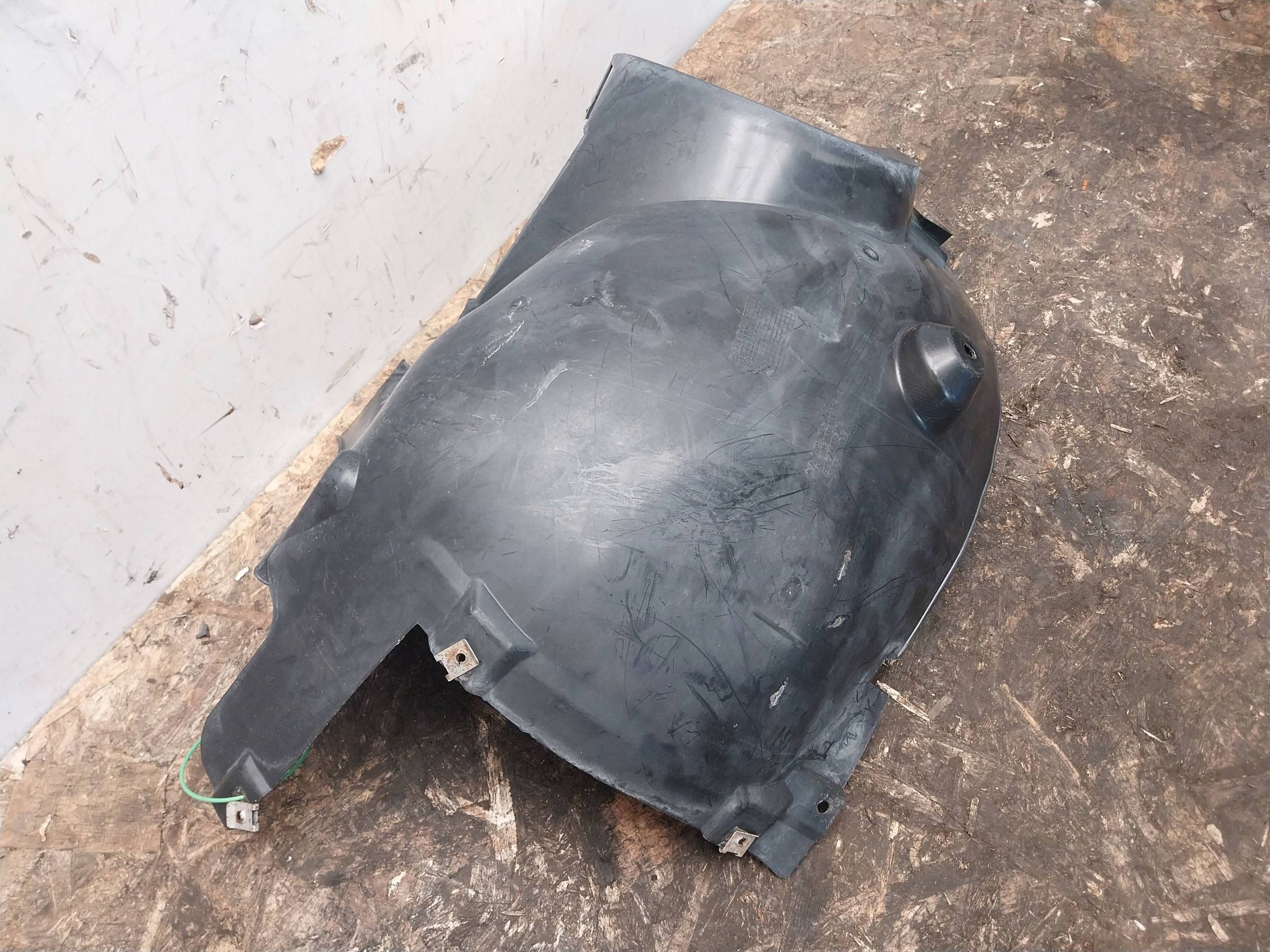 mudguard left front front part A2098840522 MERCEDES CLK W209 LIFT