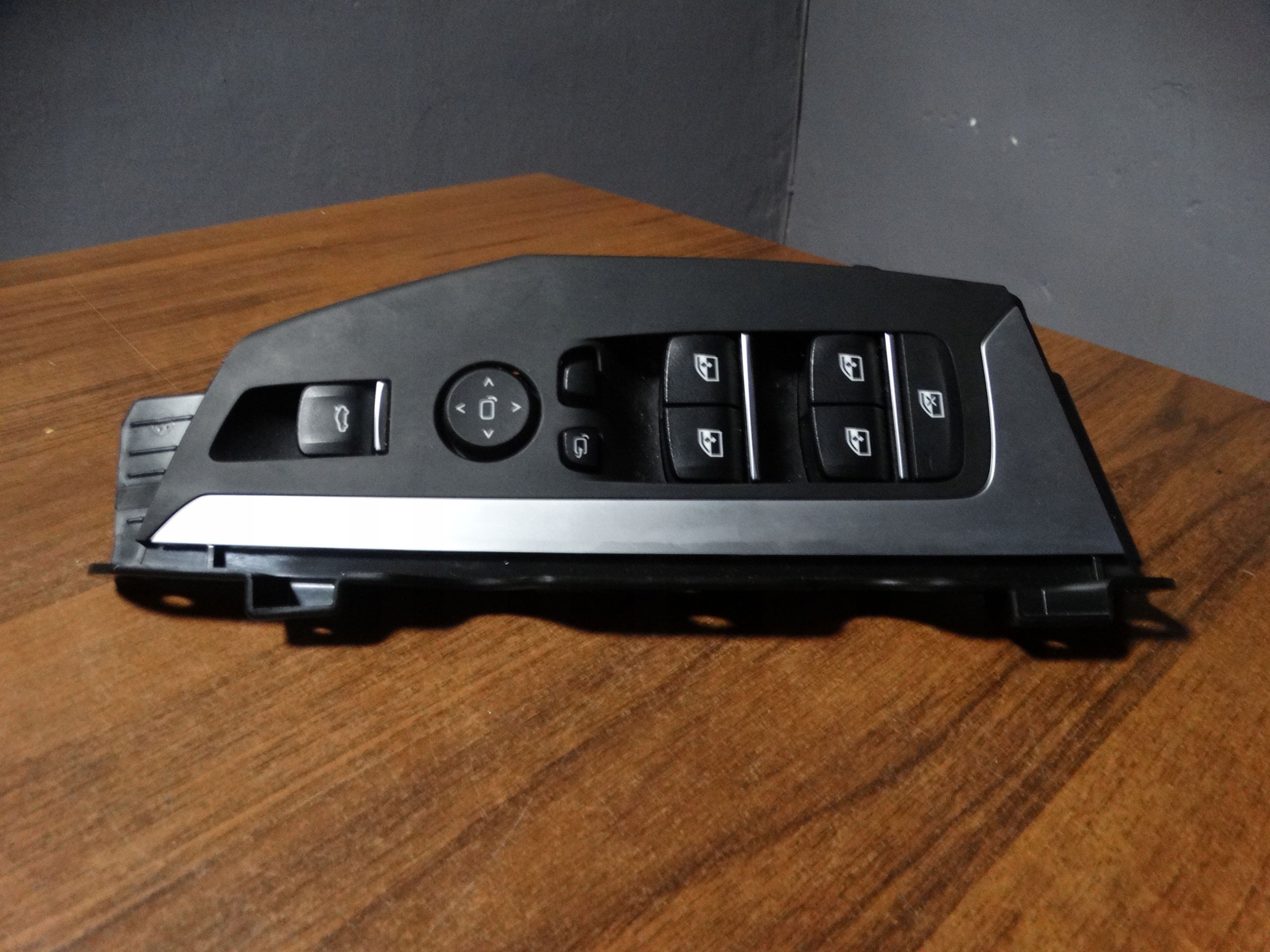 IDEALNY PANEL vrata prekidača prozora BMW G01 G02 1