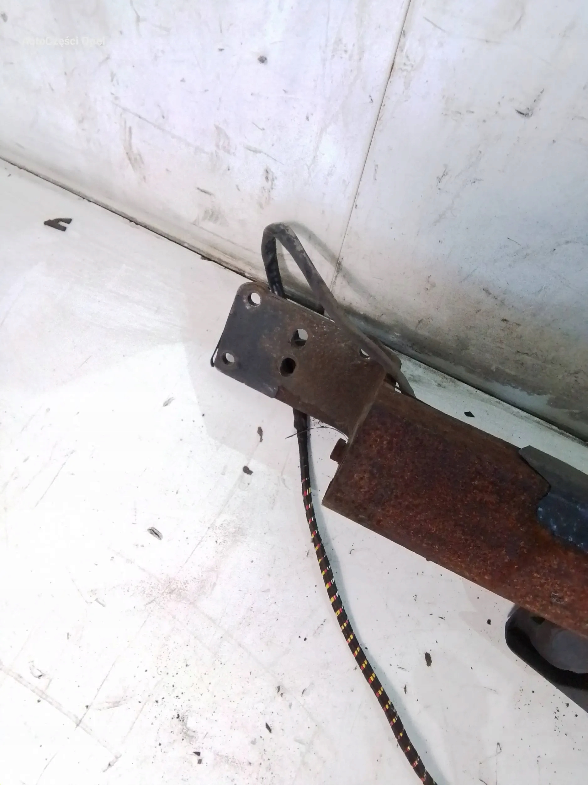 Mercedes-Benz C W203 KOMBI BELKA HAK HOLOWNICZY Producent Thule