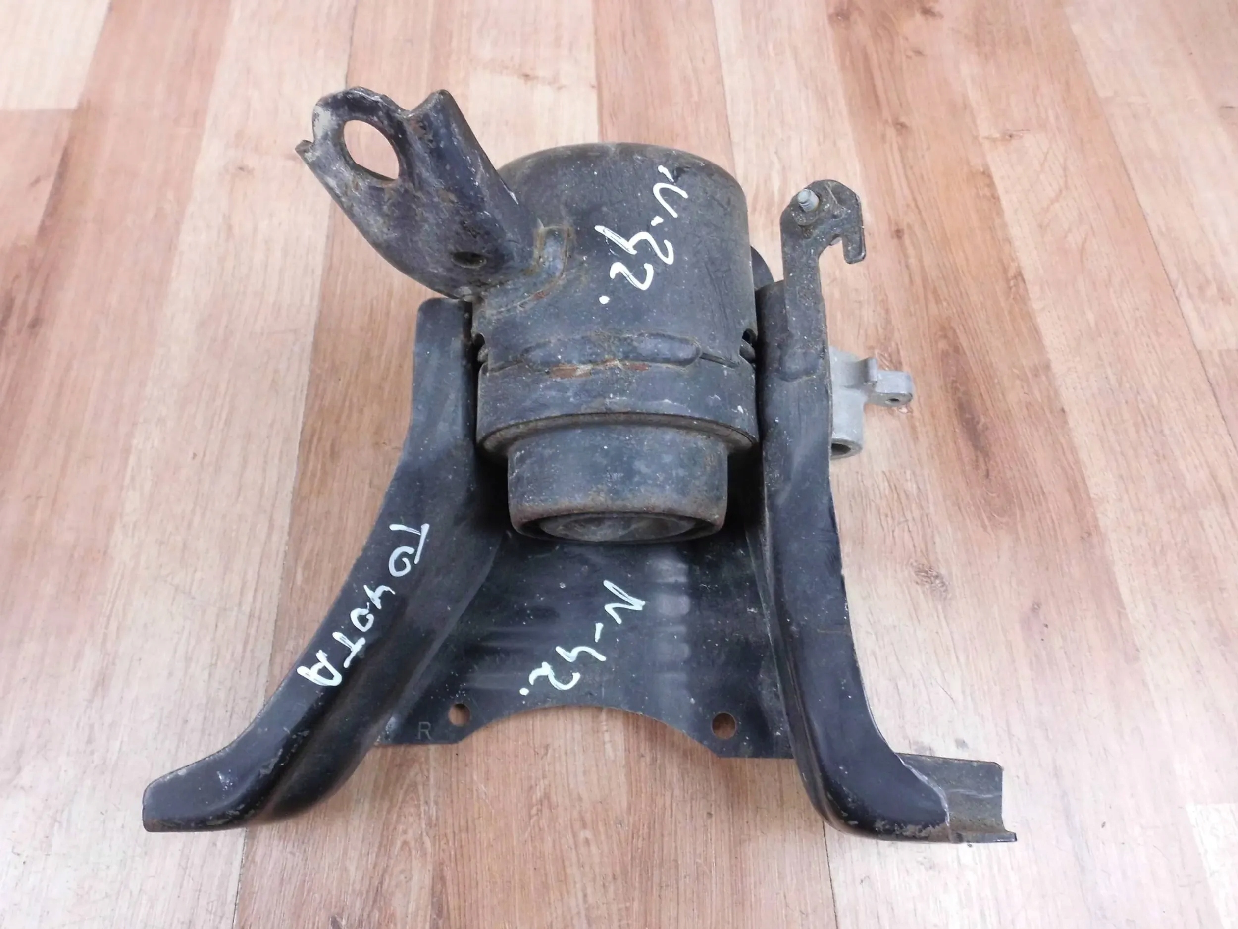 Toyota Corolla E21 2.0 HYBRID holder engine mount holder 1230524020