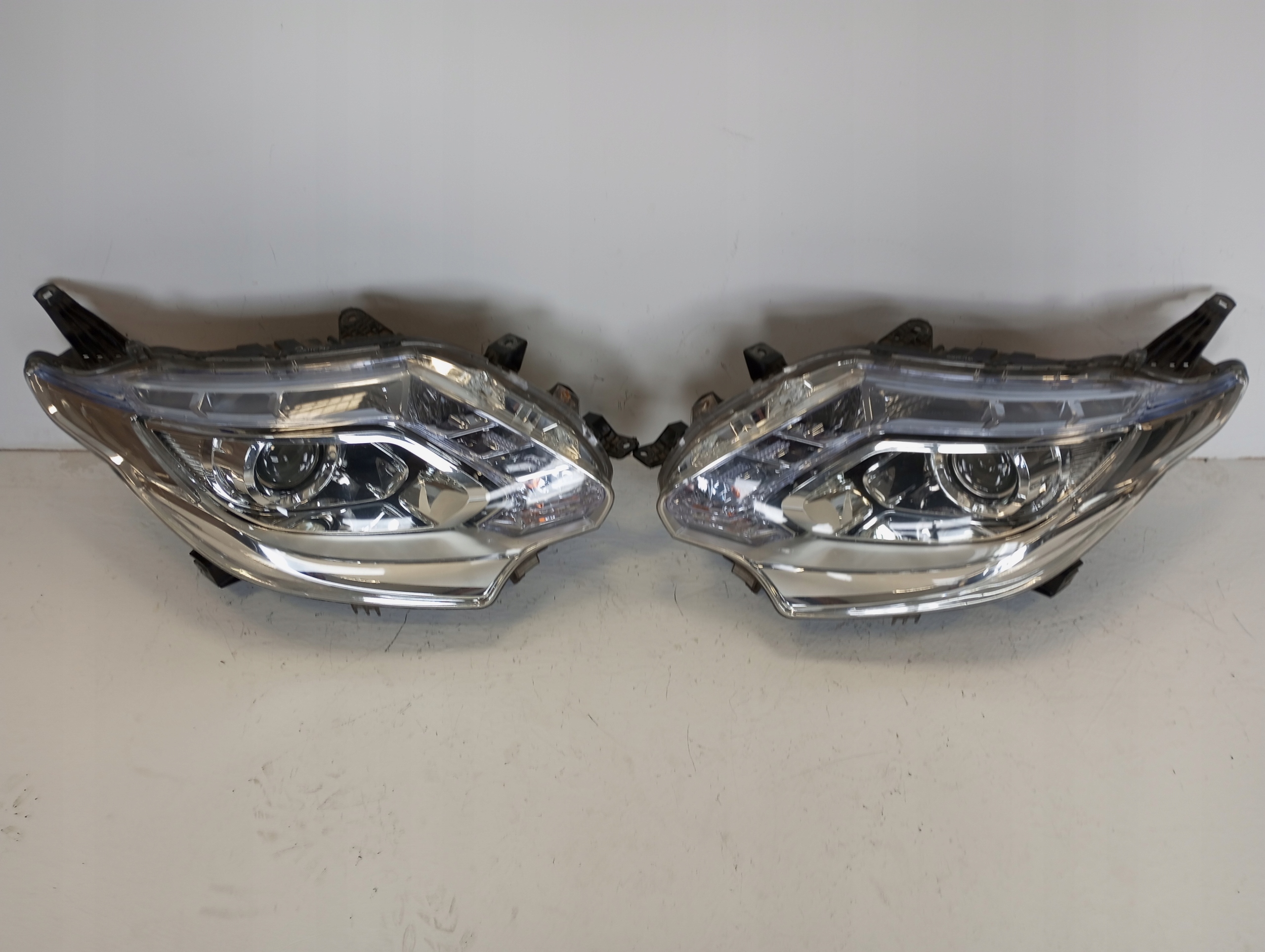 light lights BIXENON XENON MITSUBISHI L200 18R