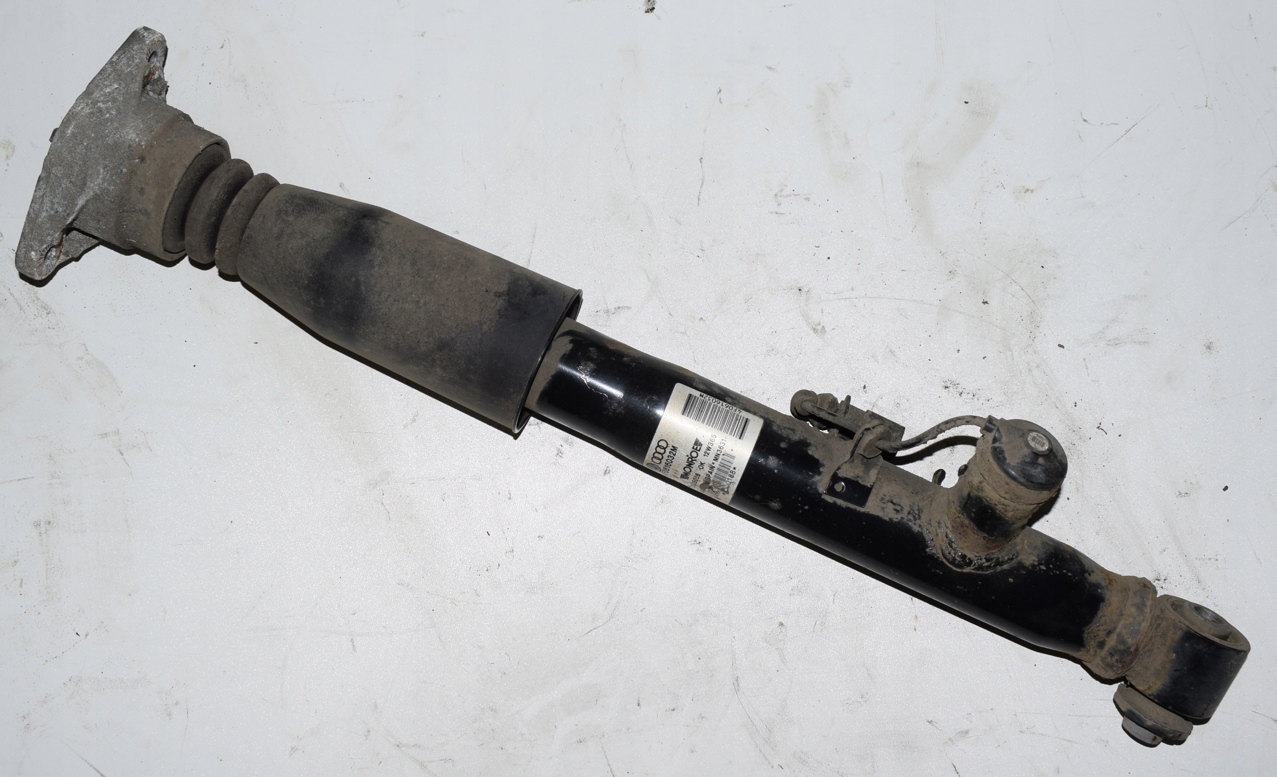 Audi A6 C6 задний амортизатор задний правый 4F0616032M