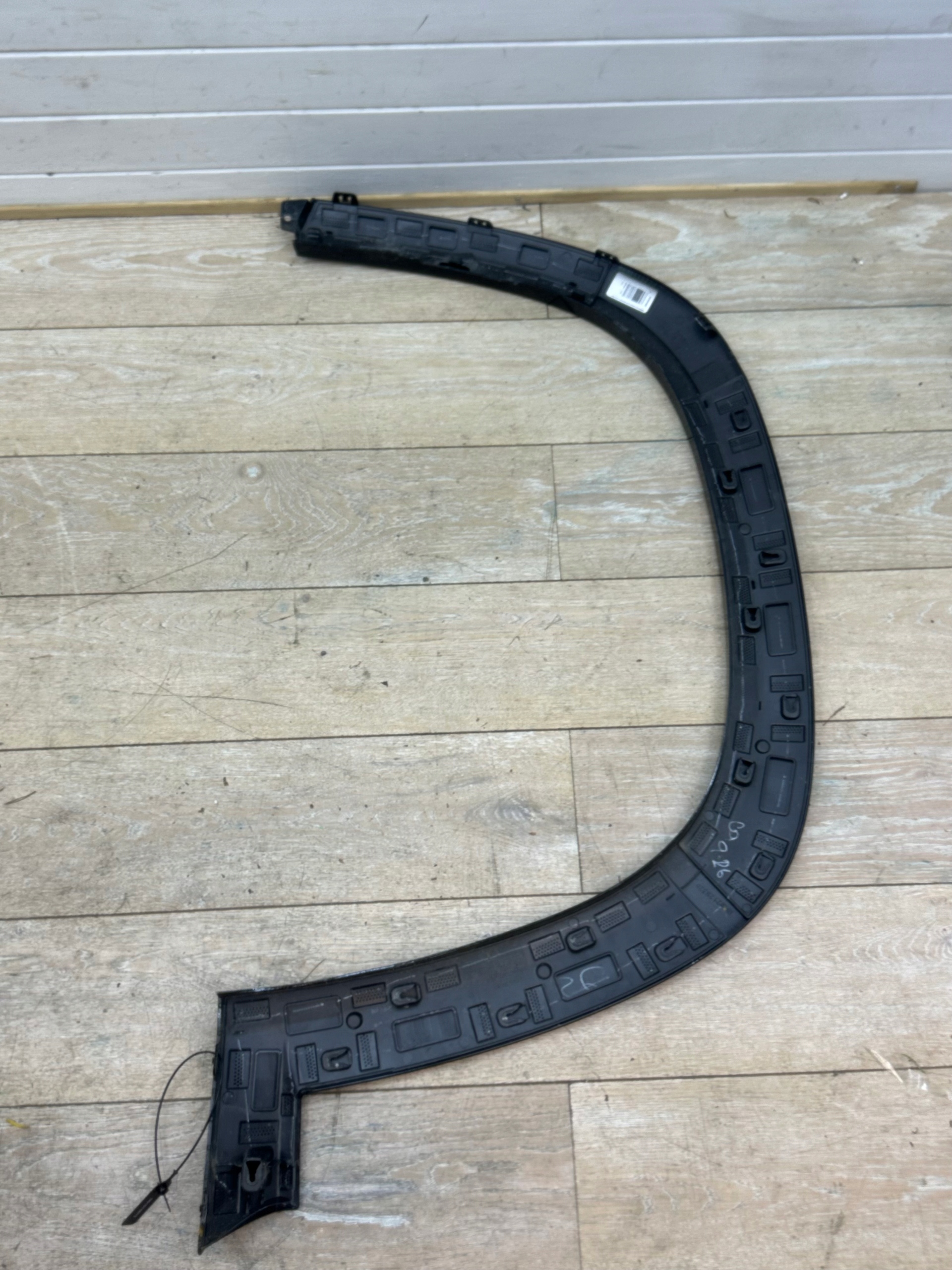 lišta pravý předek BMW XM G09 9450914