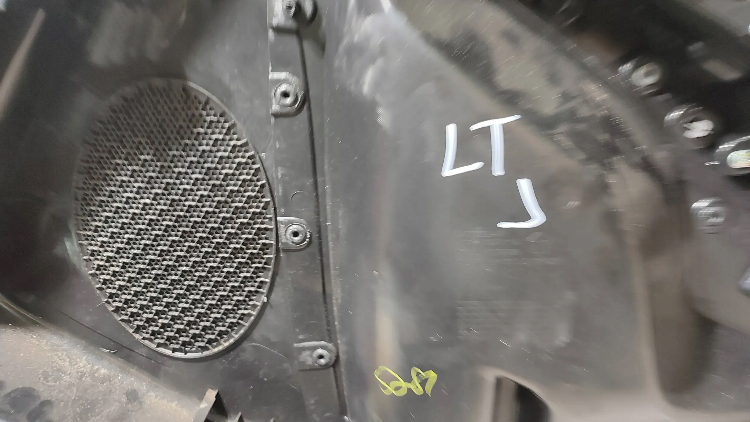 Jeep Cherokee KL 15r. 2.0d side upholstery door left rear part