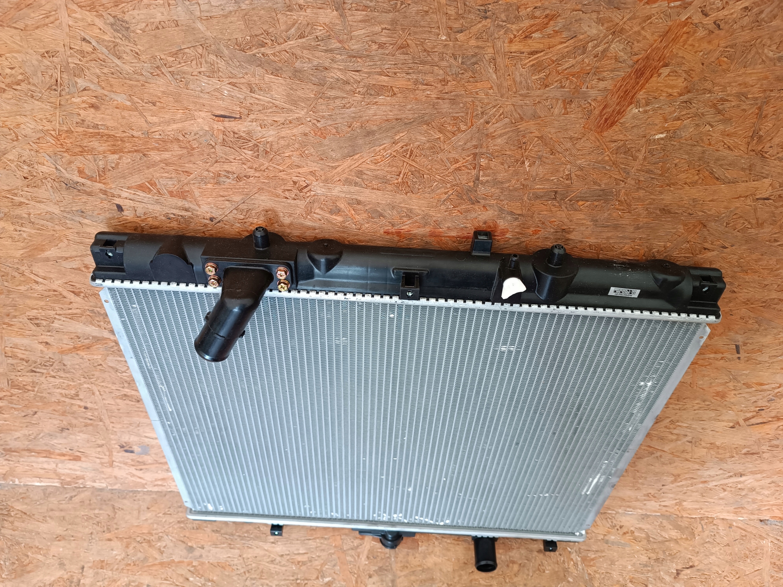 CHŁODNICA WODY MITSUBISHI L200 01- 2.5TD Typ samochodu 4x4/SUV Samochody osobowe