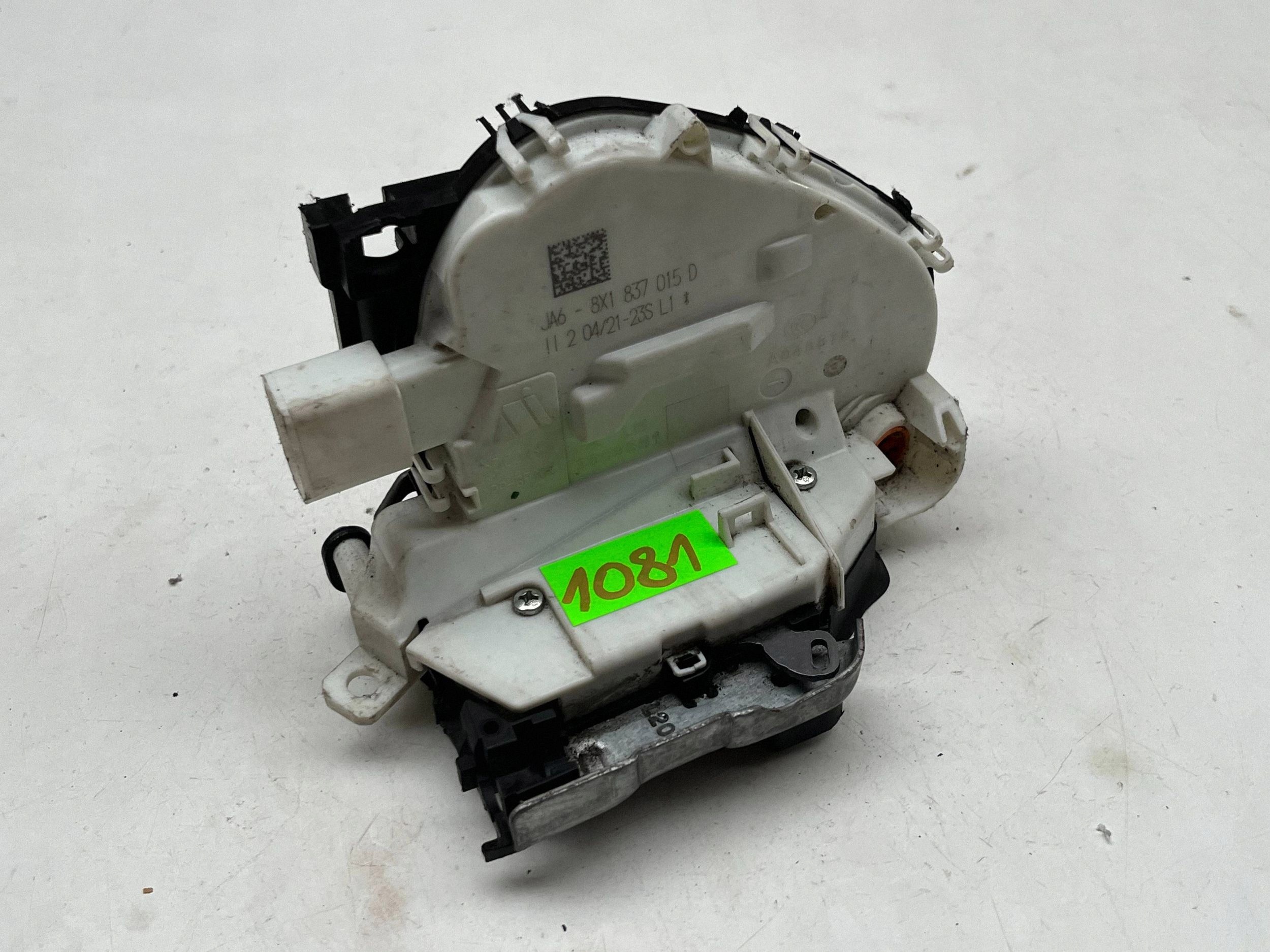 AUDI A4 B9 lock door left front 8X1837015D @M