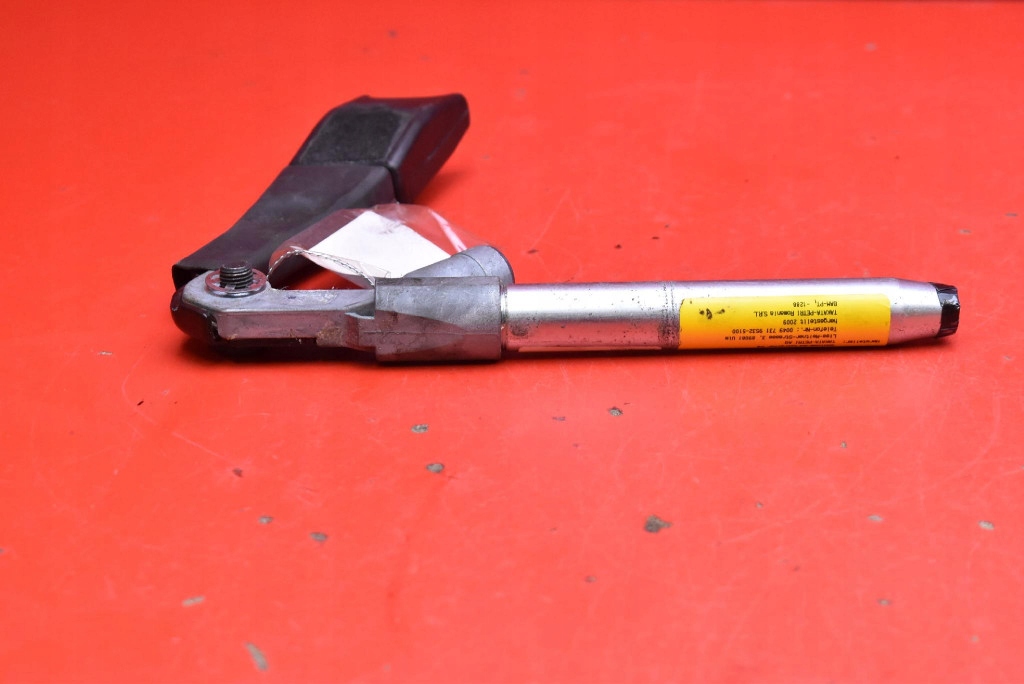 adjuster ZAPINKA supports left front 305537010AC OPEL INSIGNIA A 08-14