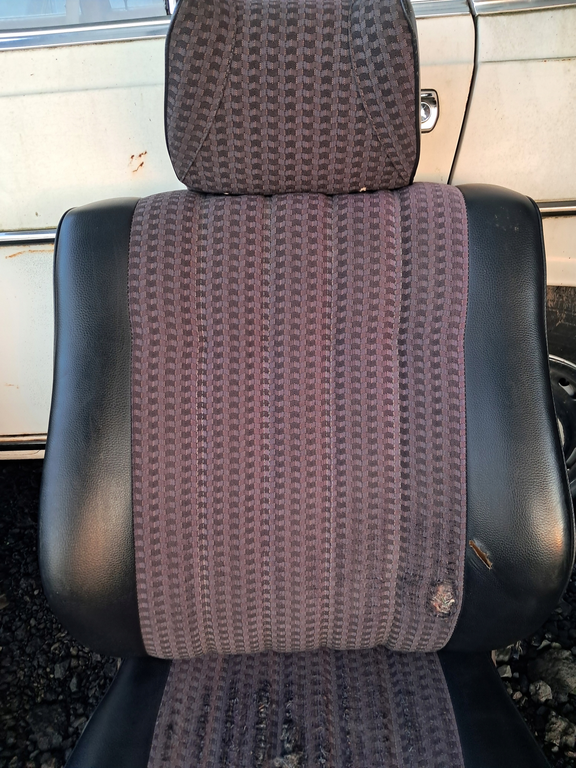 seat front left MERCEDES W123 COUPE 1239103933