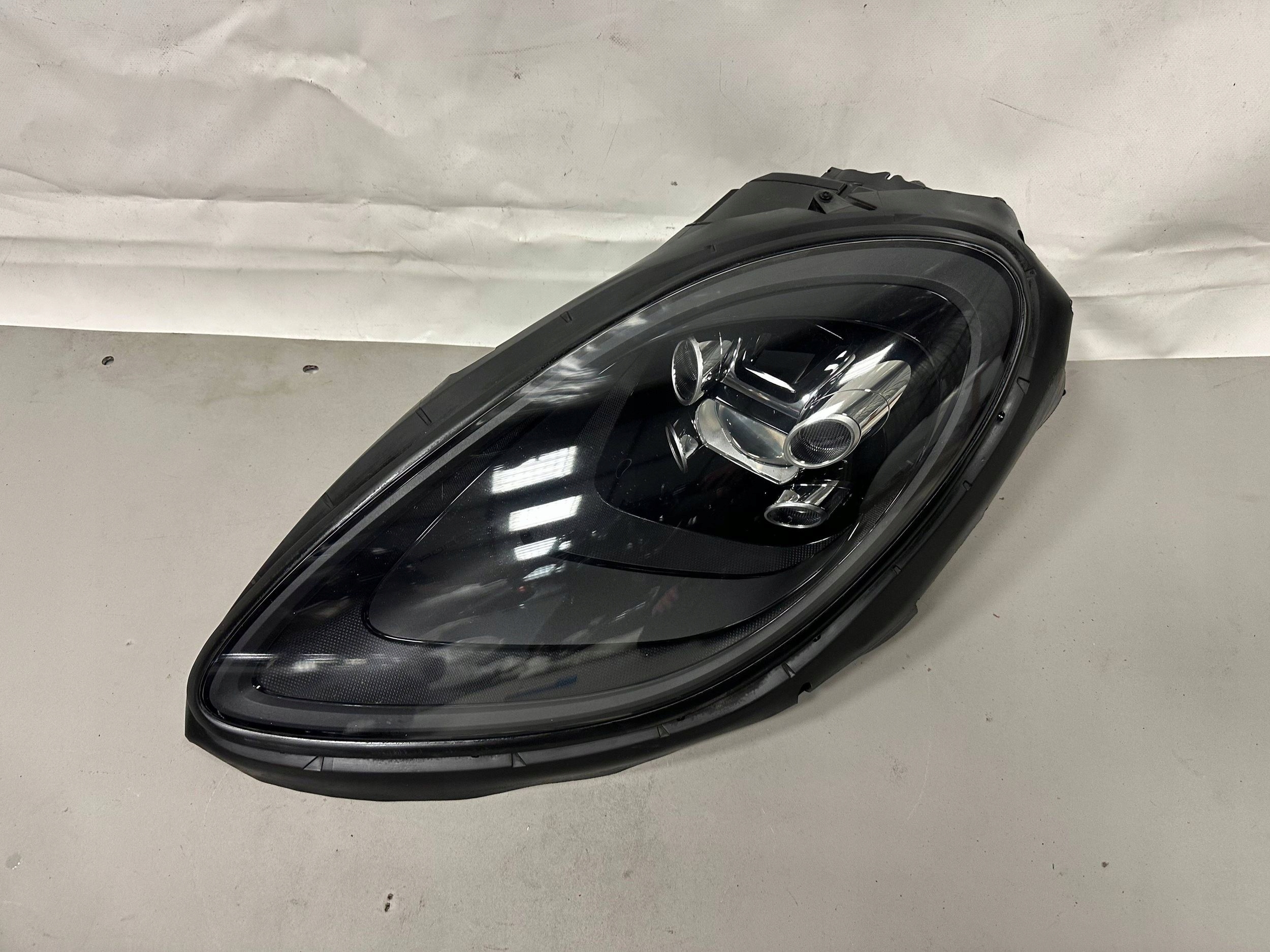 PORSCHE MACAN 95B LIFT light front left 95B941009Q DEMONTAZ
