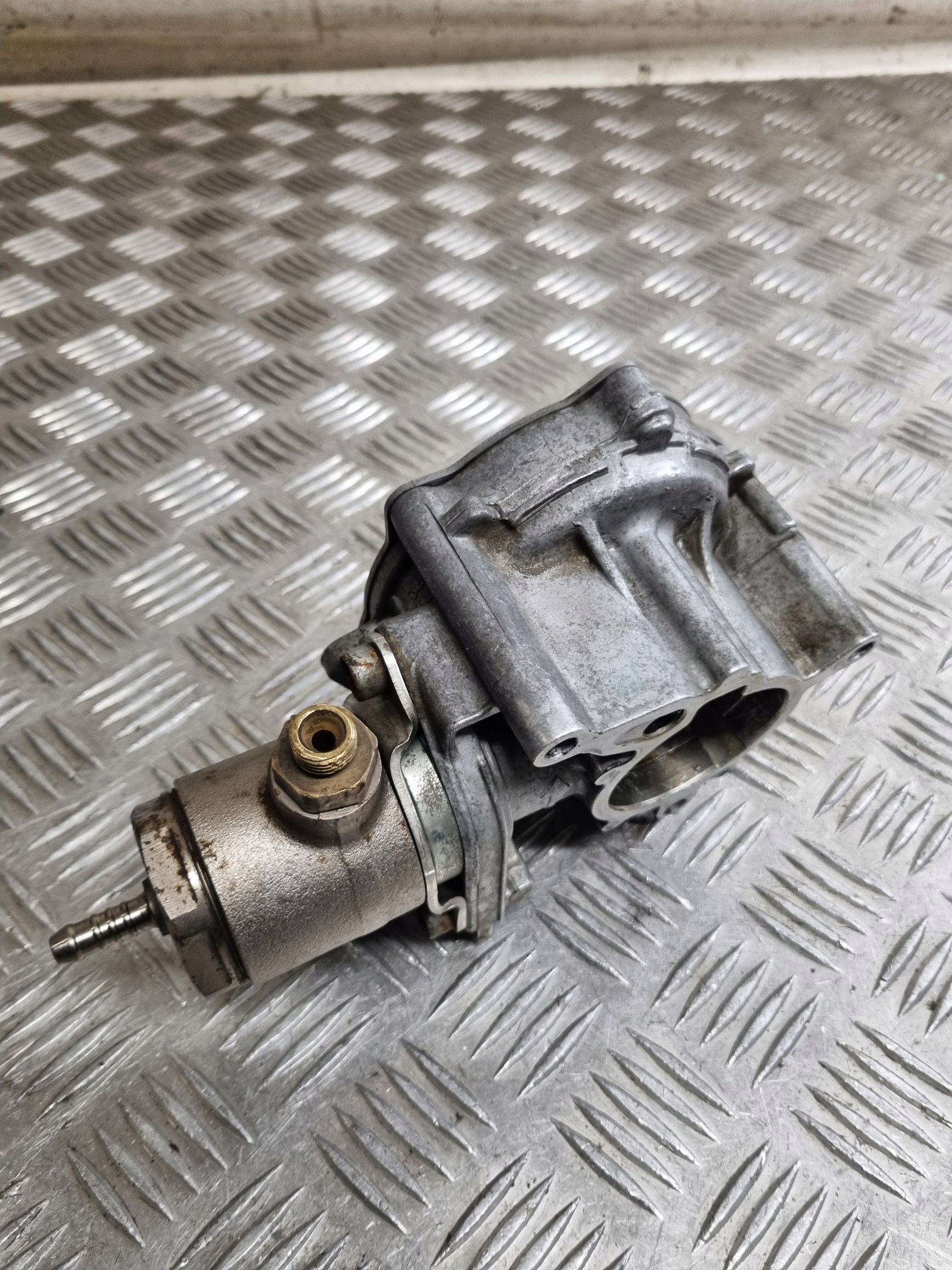 pump VACUM AUDI TT 2.0 TFSI