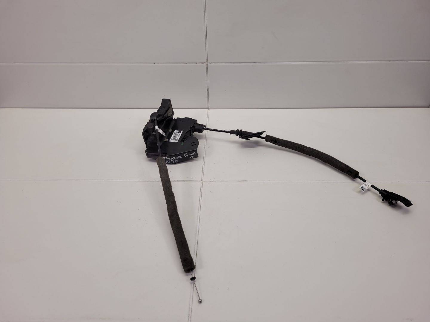 lock door rear part left side Renault Megane 4 2018 825031733R