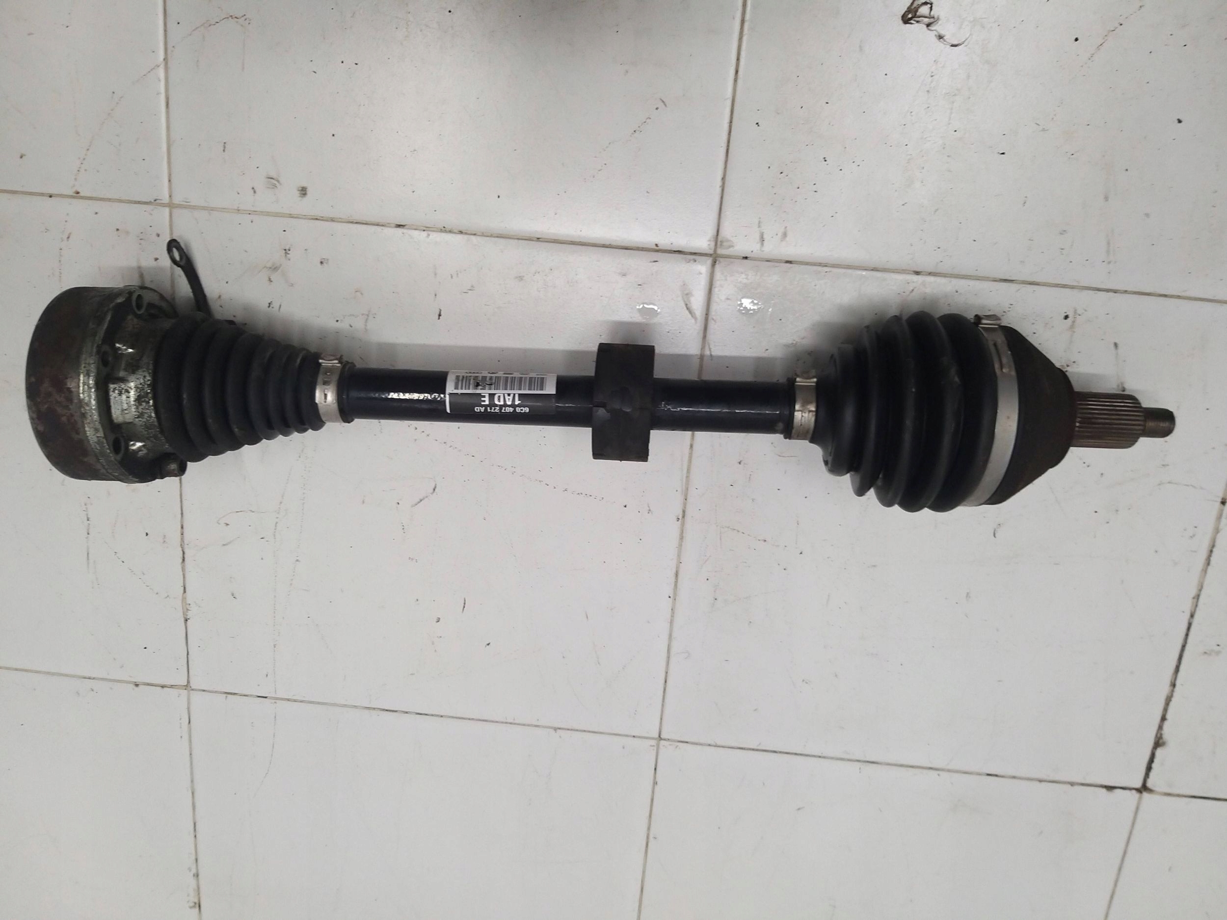 FABIA III POLO RAPID AUDI A1 1.4 TDI CUS CVT semi-axis left short. 6C0407271AD