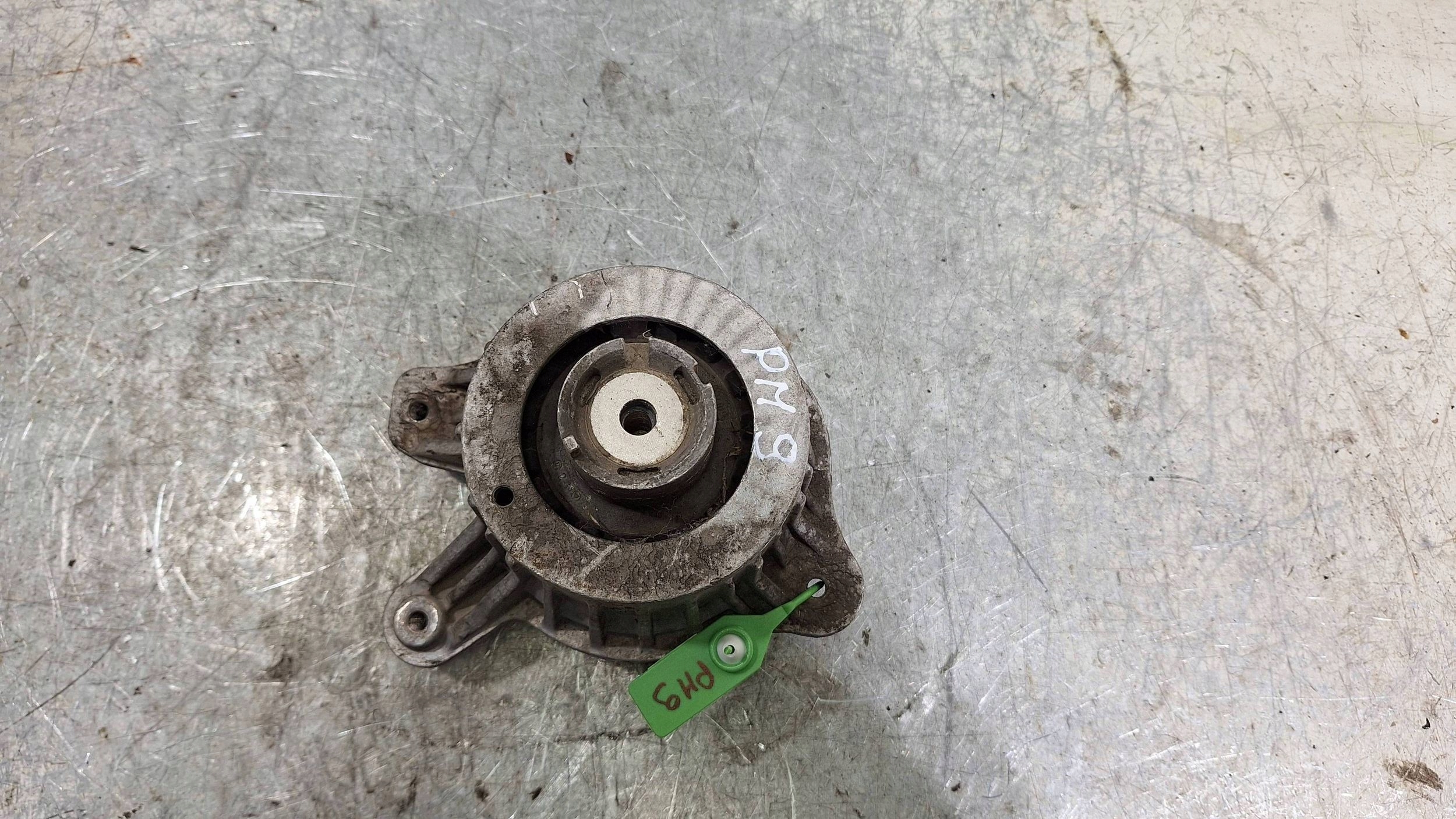engine mount left A2132400500 MERCEDES W213