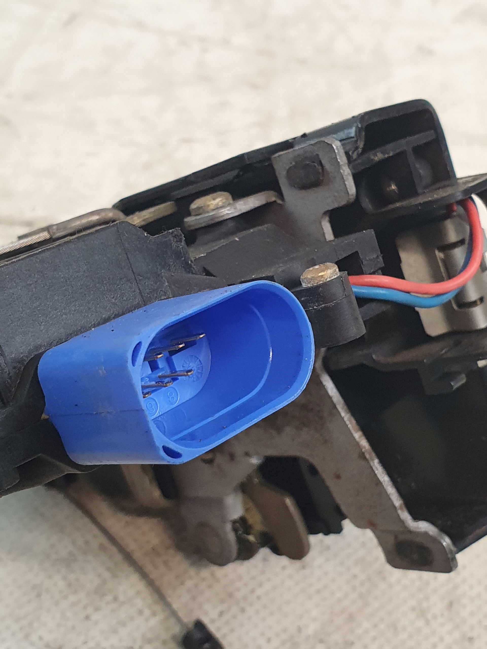lock door right front OE 3D1837016 SEAT TOLEDO III 05r.