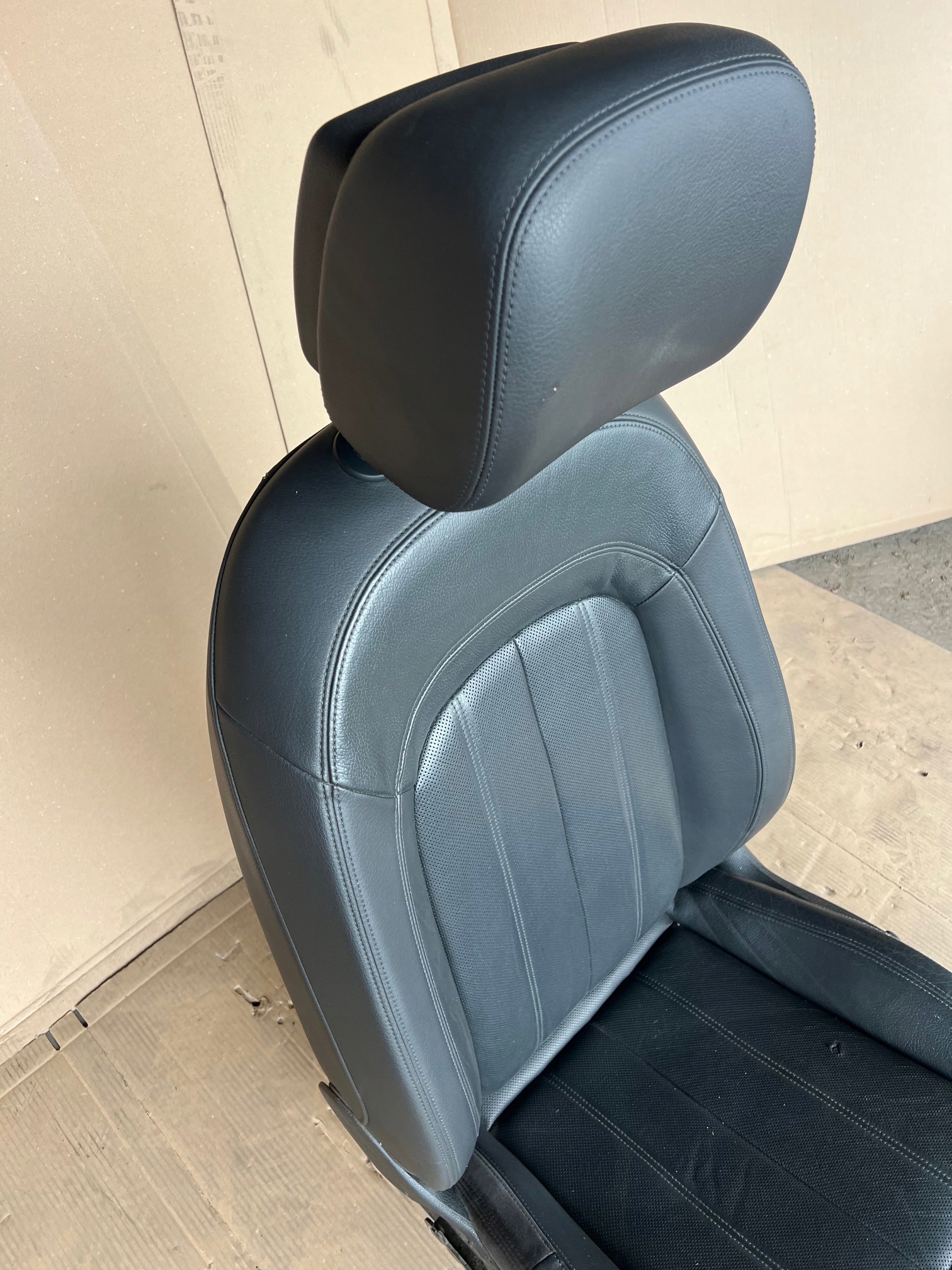AUDI A6 C7 seat left front driver´s leather WENTYLOWANE electrics