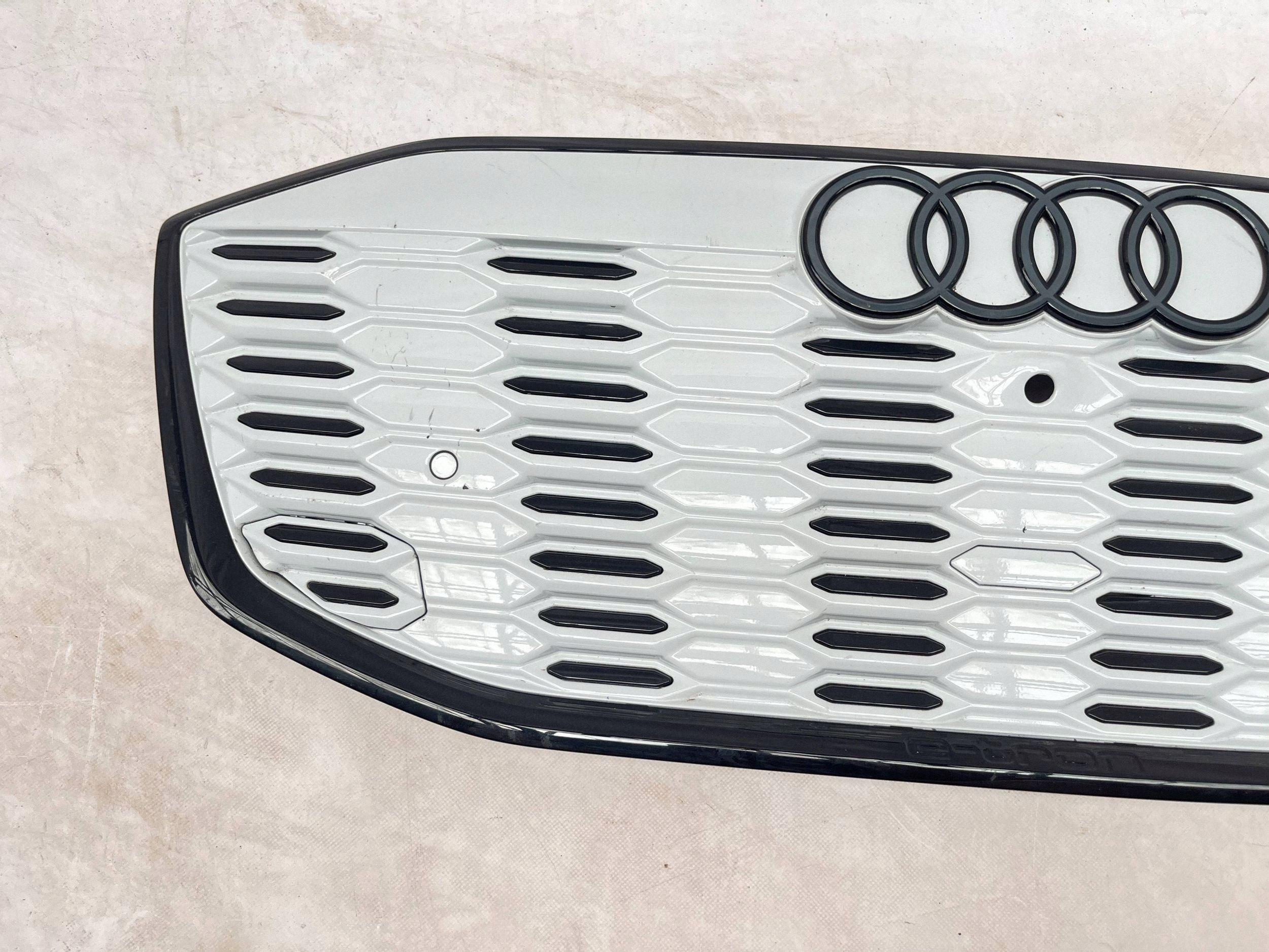 grille radiator GRIKLL front BIALY original AUDI E-TRON 85H853653A