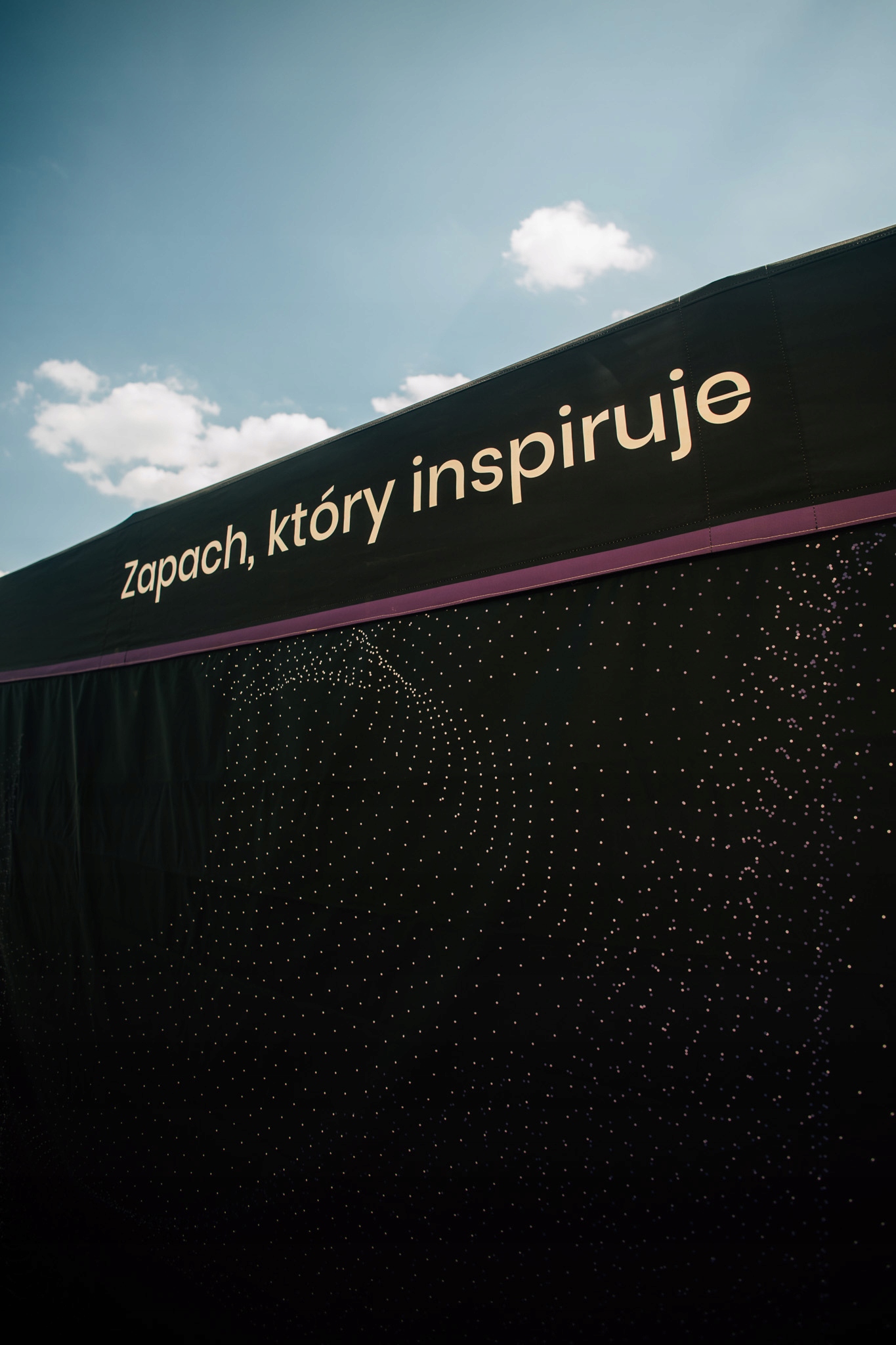 FOEN GLAMOUR 185ml PERFUMY DO SAMOCHODU WNĘTRZA TRWAŁY ZAPACH SAMOCHODOWY Stan opakowania oryginalne