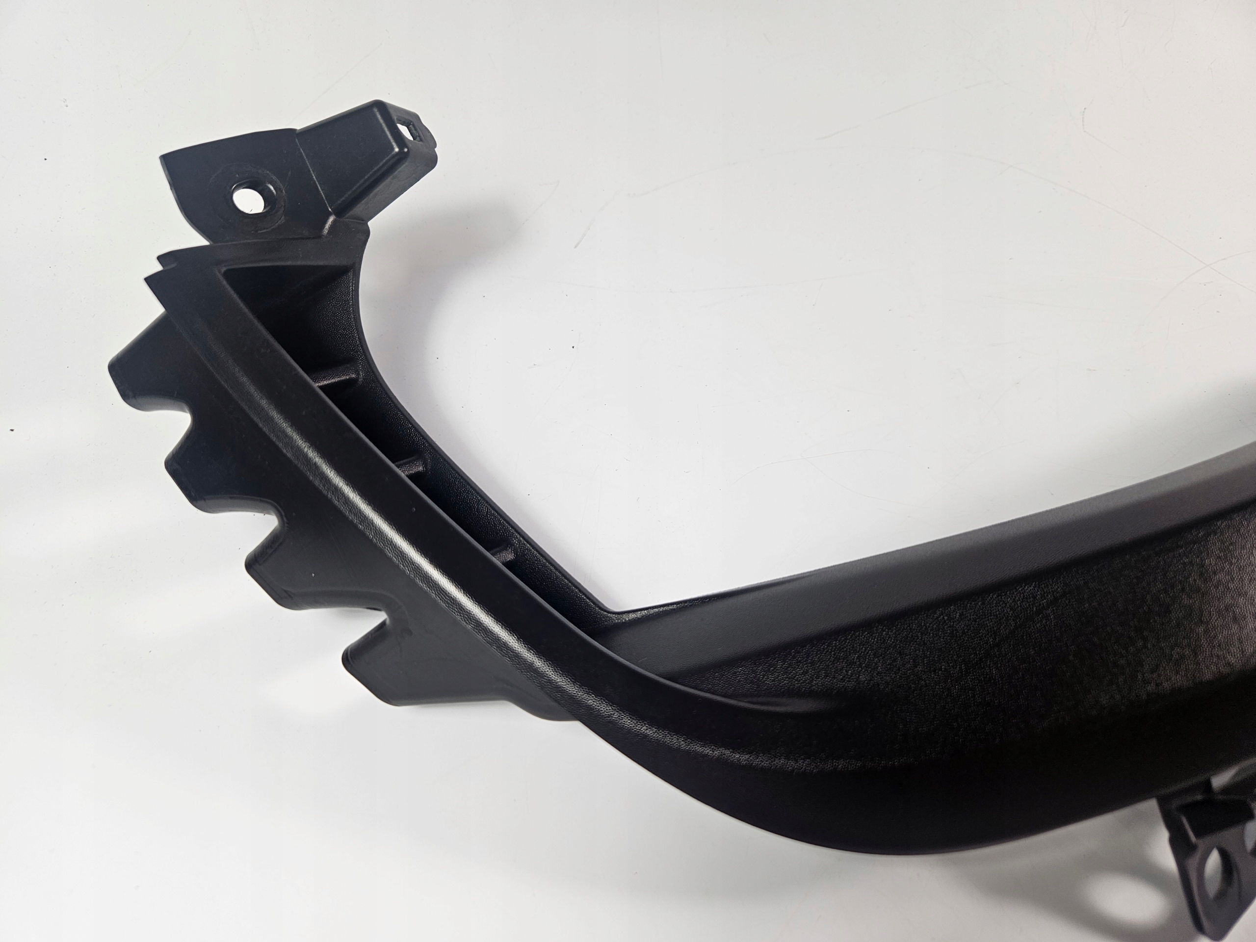 Ram 1500 covering moulding grilla right 2021-24