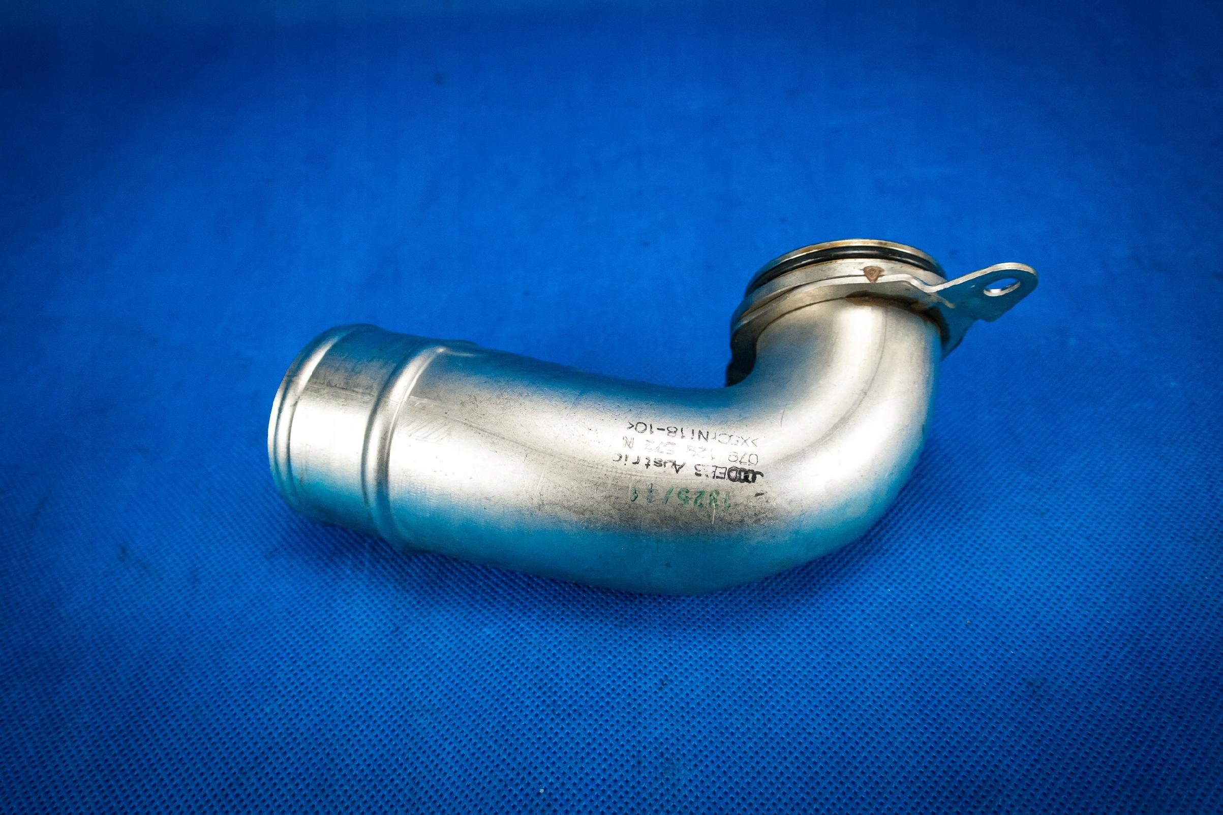 suction pipe air Audi S6 S7 A8 S8 079129572N