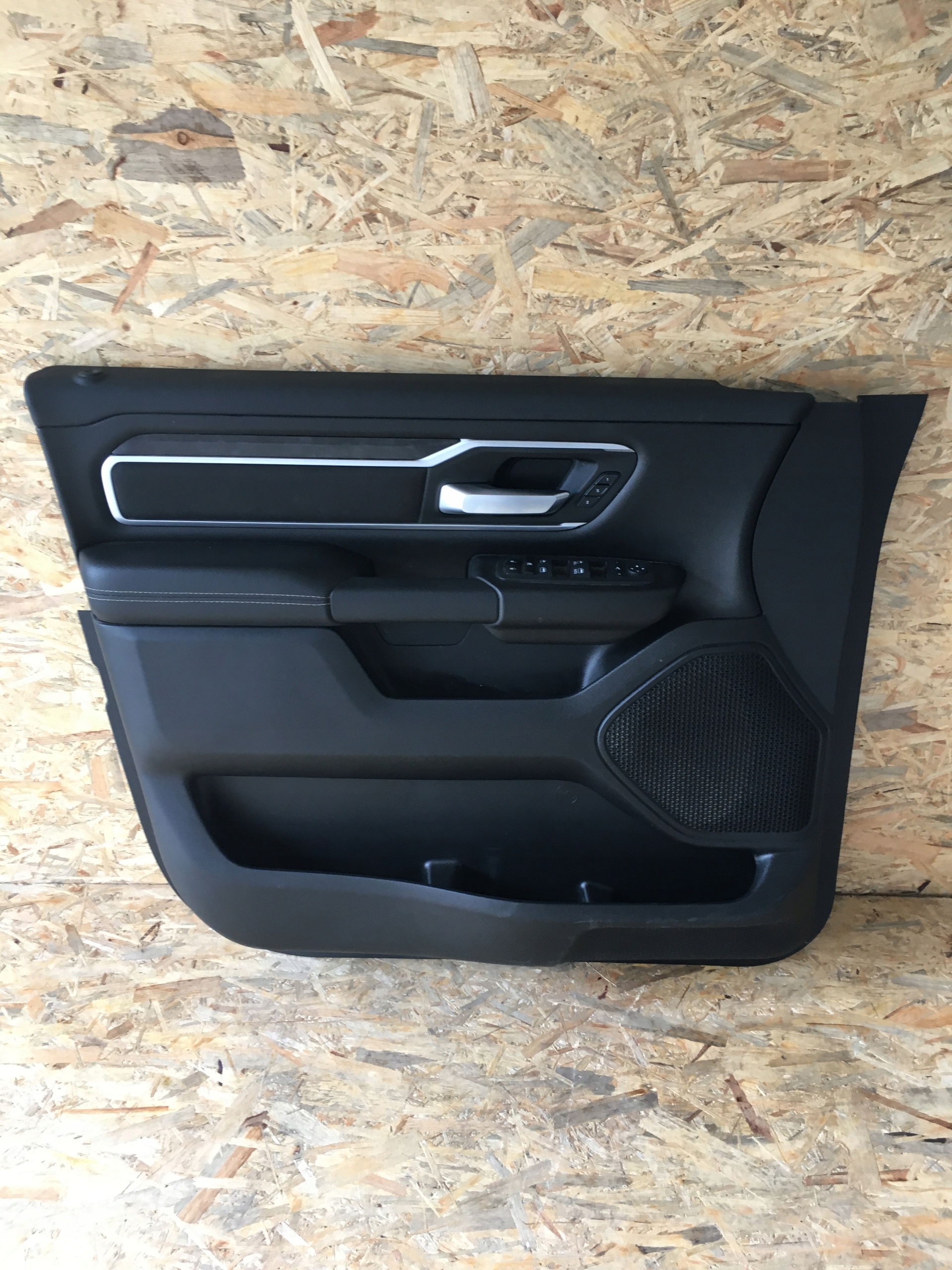 DODGE RAM V 19< TAPICERKA BOCZEK DRZWI KLAMKA