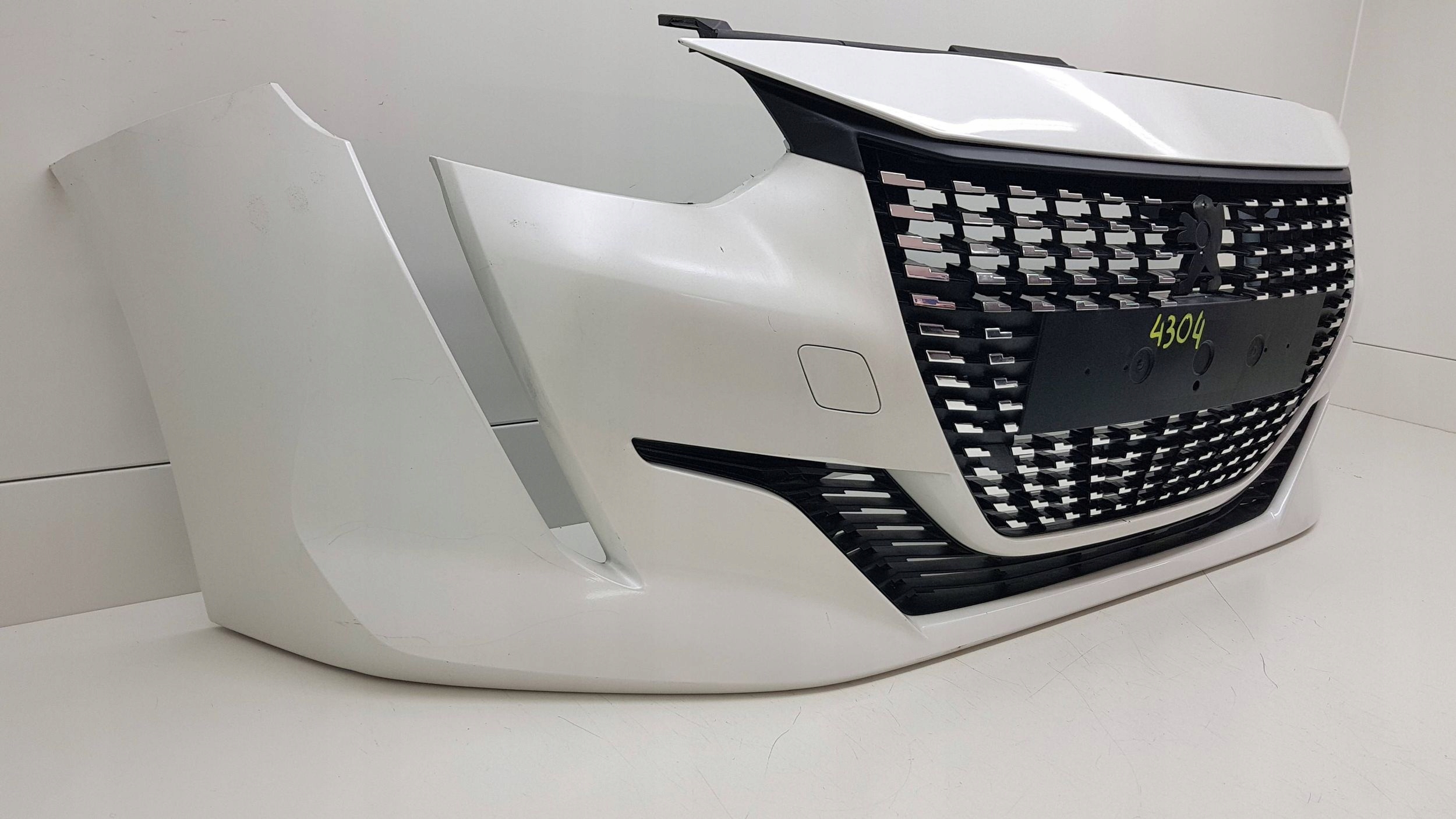 PEUGEOT 208 II 2019 - bumper front 9823209780