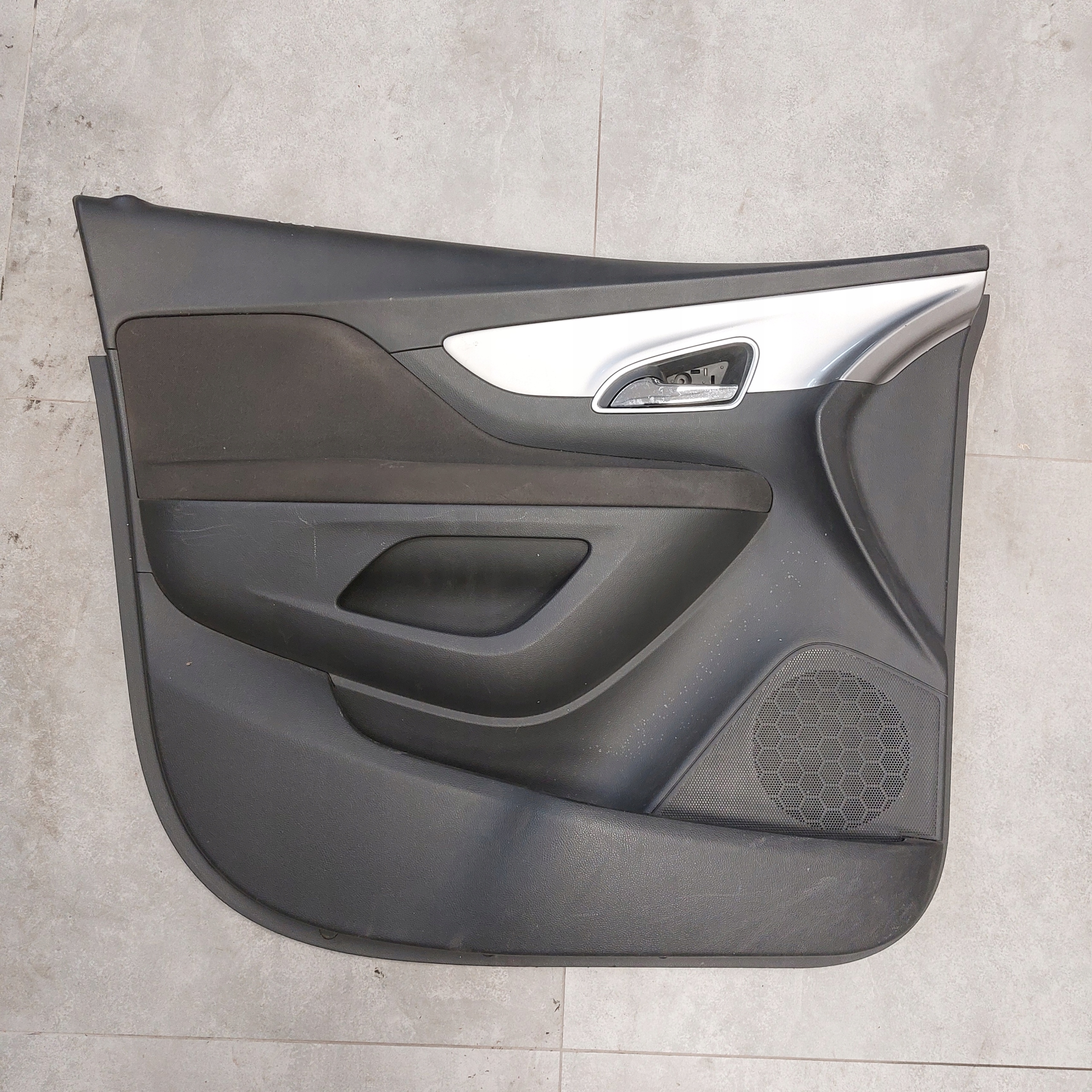 opel MOKKA a дверные карты передний левый 95393814