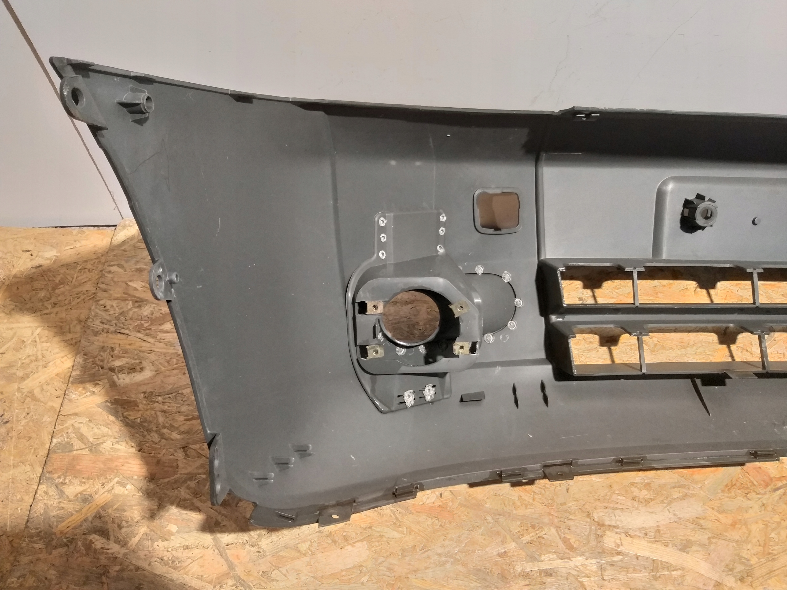 nárazník předek Ford Connect Lift 06-09