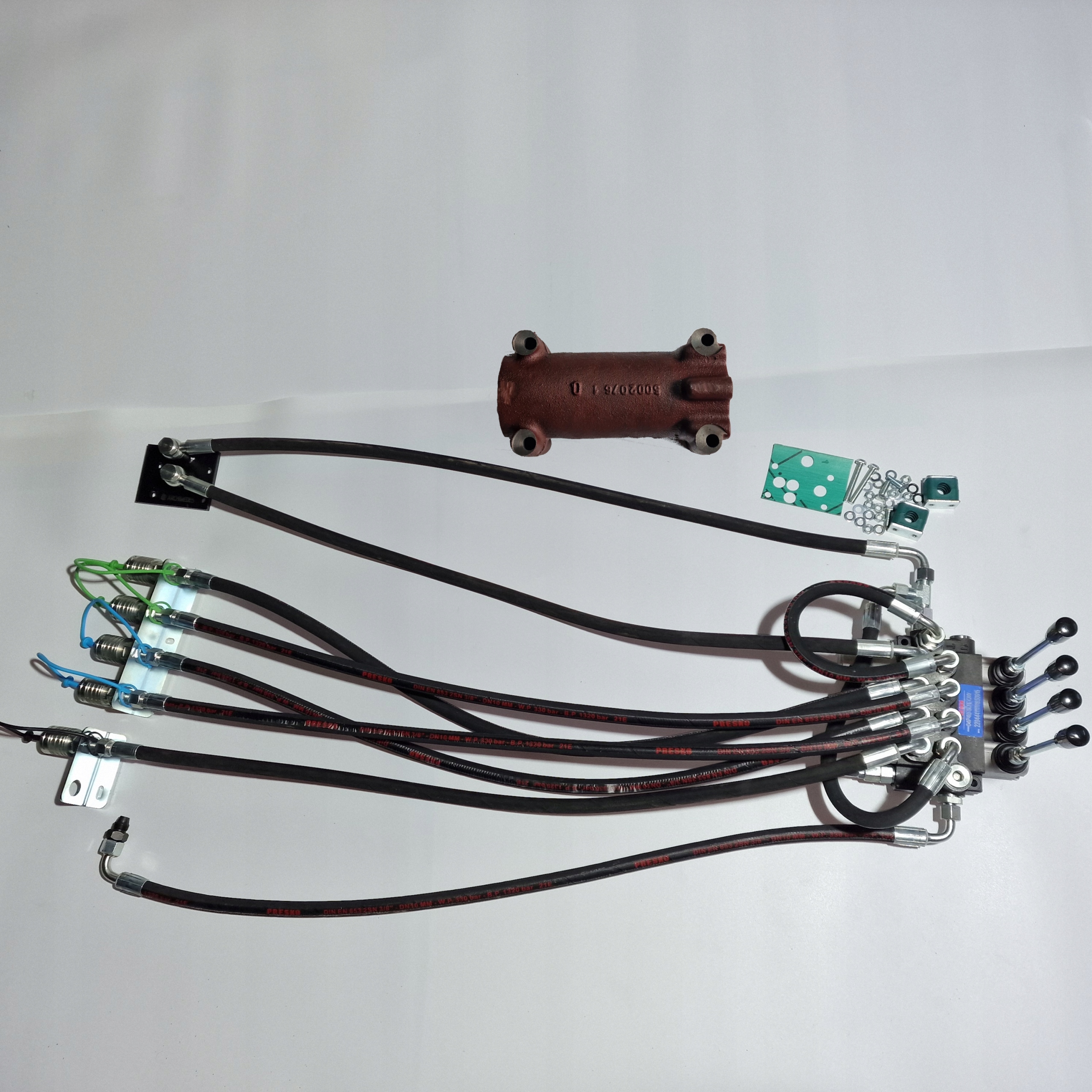 Rozdělovač 4 Vnější Sekce Hydraulický C-330 Sklápěcí Válec