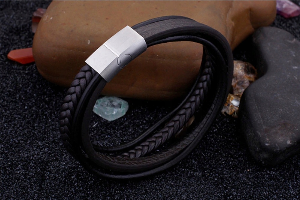 SKÓRZANA BRANSOLETA MĘSKA ZAPIĘCIE NA MAGNES STAL Cechy nie zawiera niklu