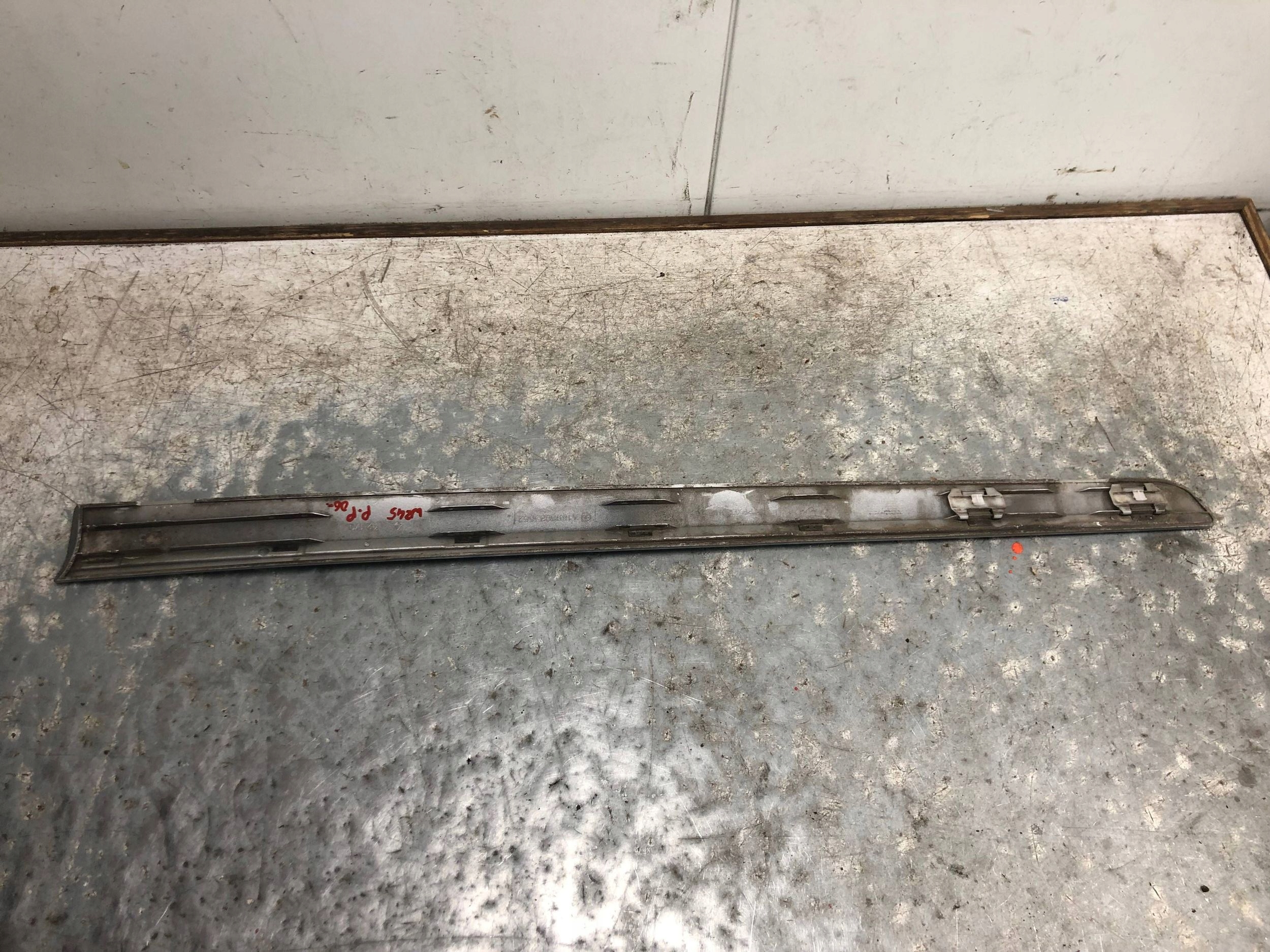 moulding DEKOR door right front MERCEDES W245 A1696983662