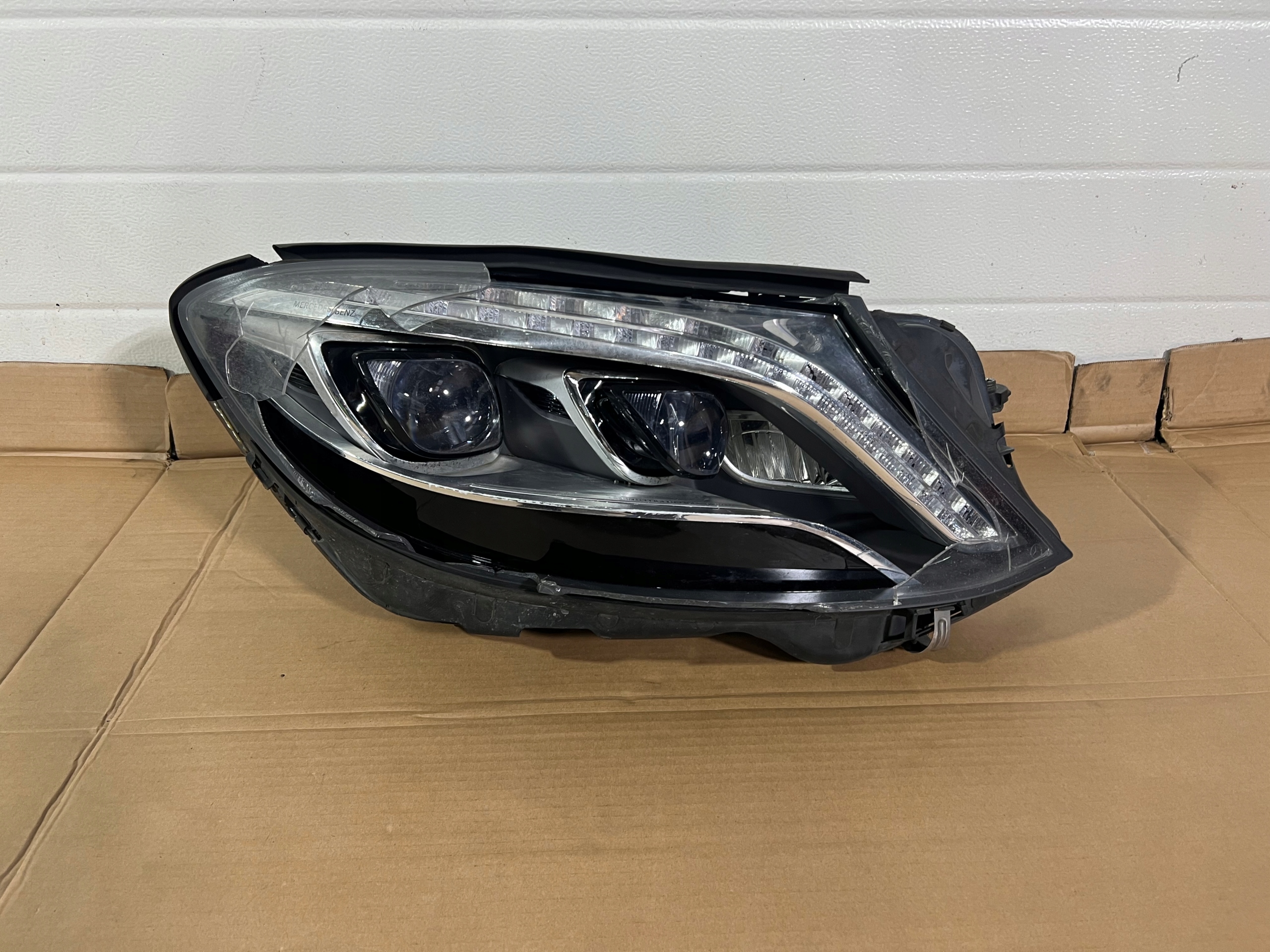 ФАРА ПРАВИЙ ПЕРЕД MERCEDES W222 LED UK