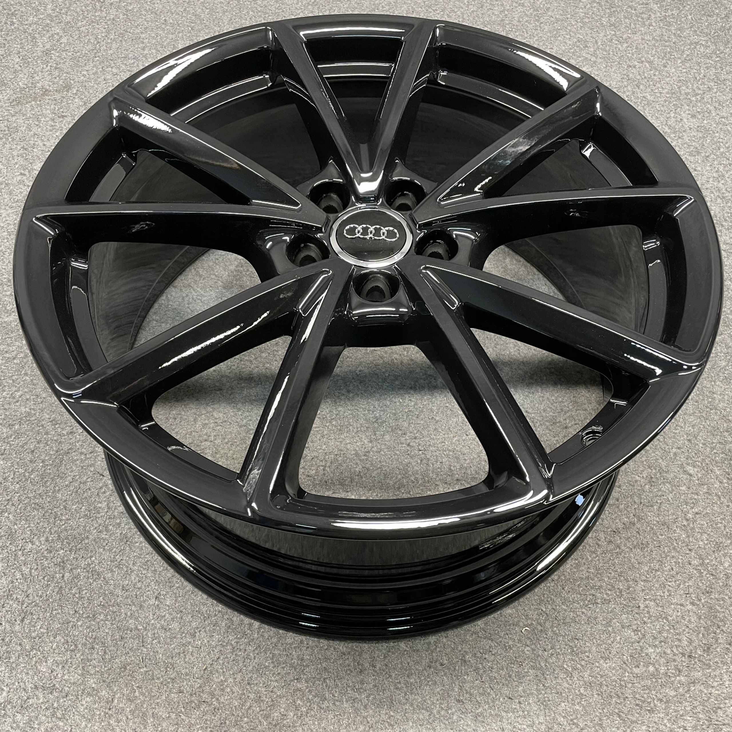 4× Диск алюминиевый Audi OE Q5 8.5