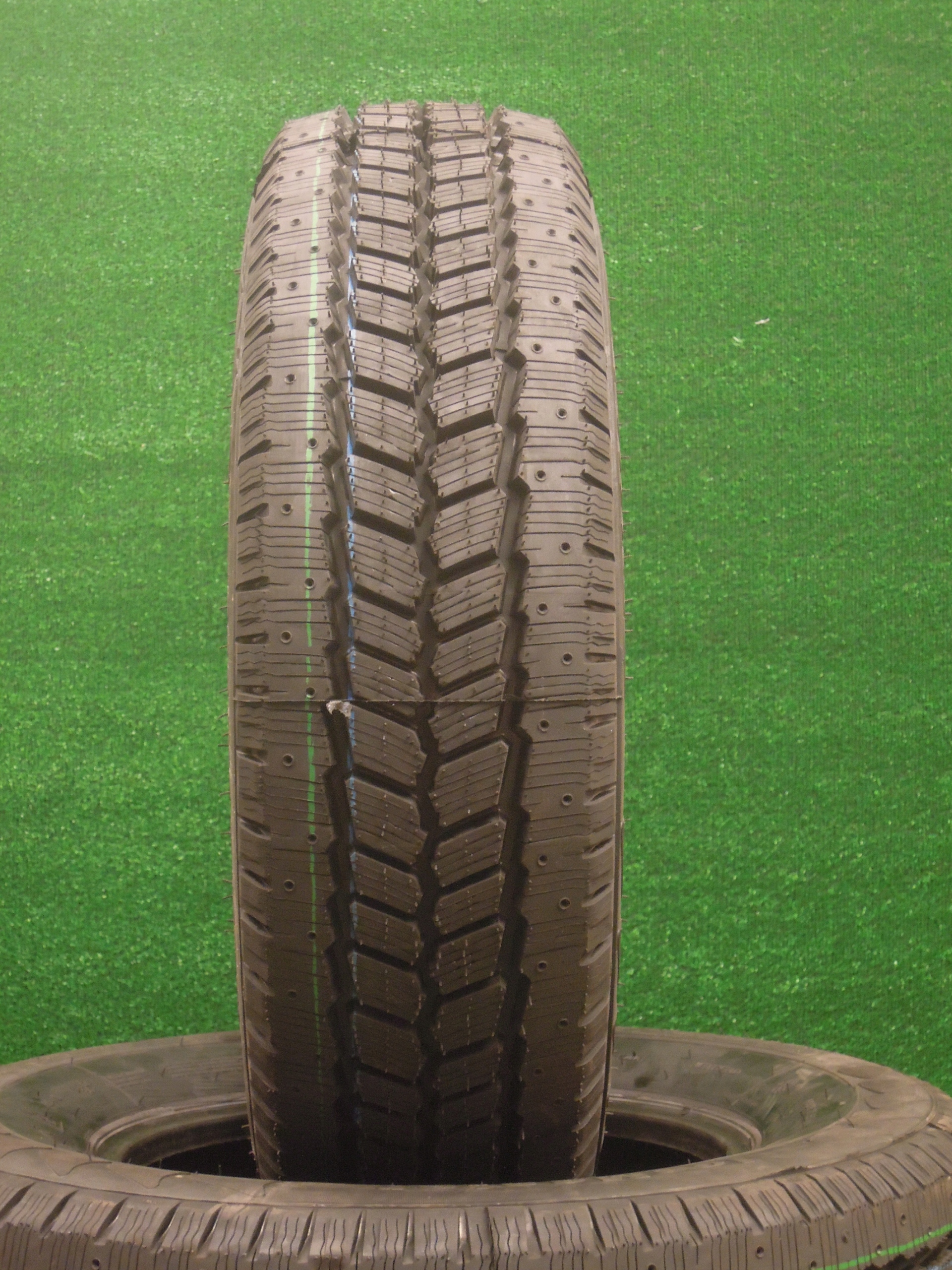 ZIMOWE OPONY 1 X 225/75R16C , LASPOL , AGILIS Model AGILIS