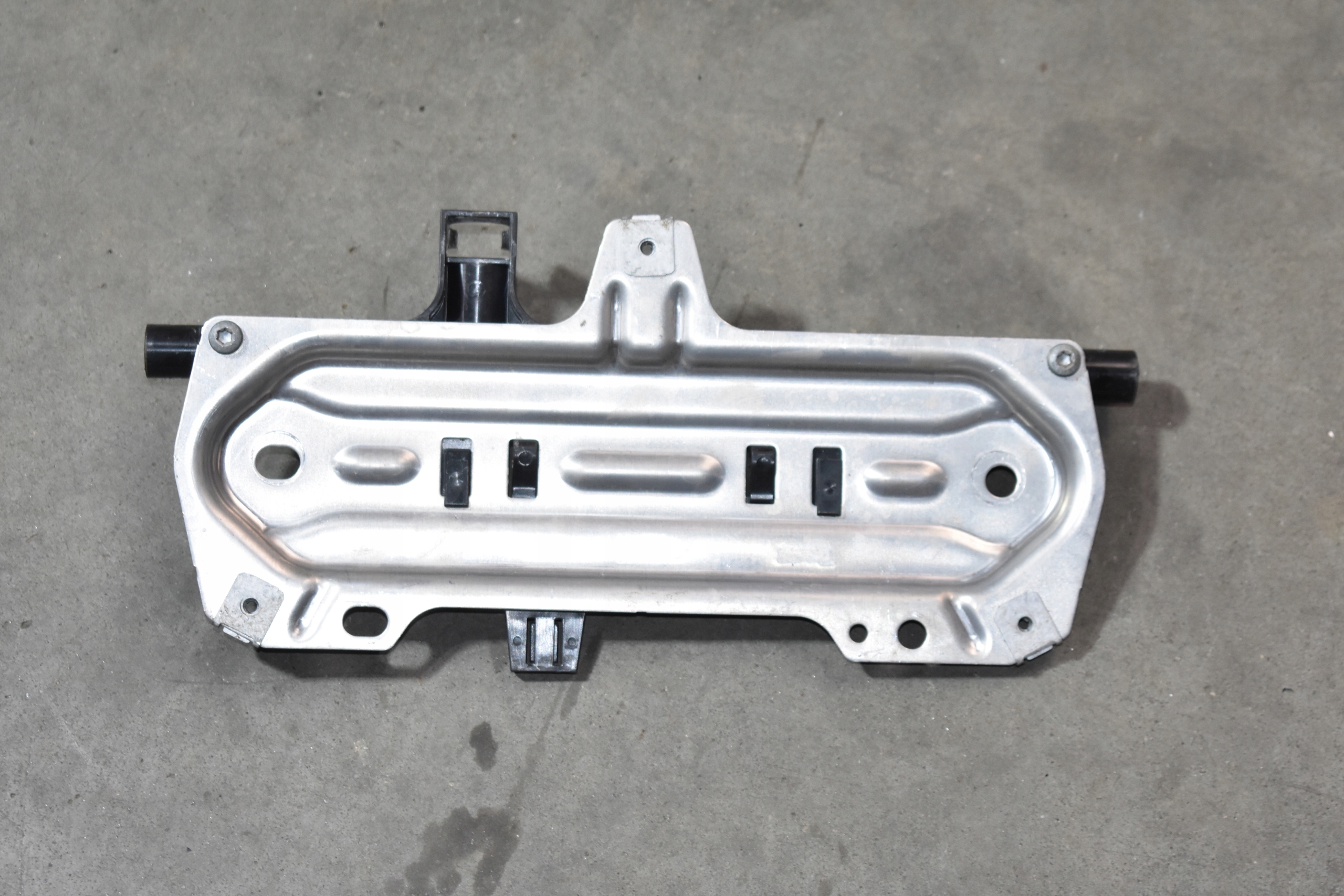 IDEALNA Blende Abdeckung Halter PRZEWODOW PORSCHE 992 1