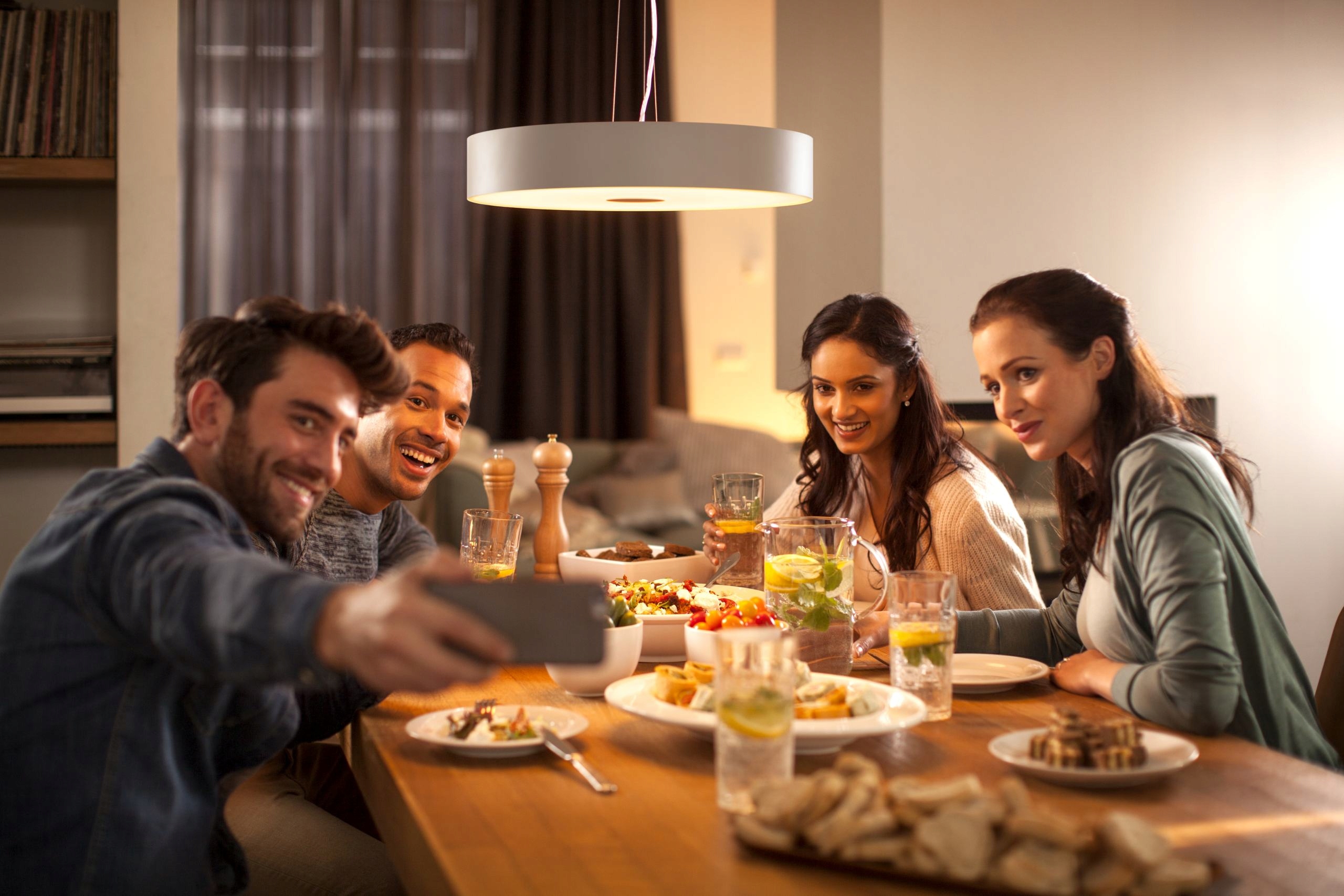 PHILIPS HUE White żarówka inteligentna E27 9W 4szt Kształt żarówki tradycyjna