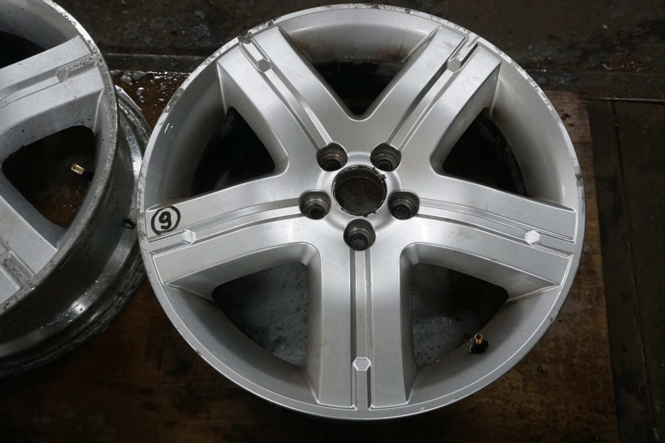 SUBARU FORESTER SG II FELGA B61 5X100 17x7j ENKEI 28111SA130 Otwór centralny (mm) 56,1