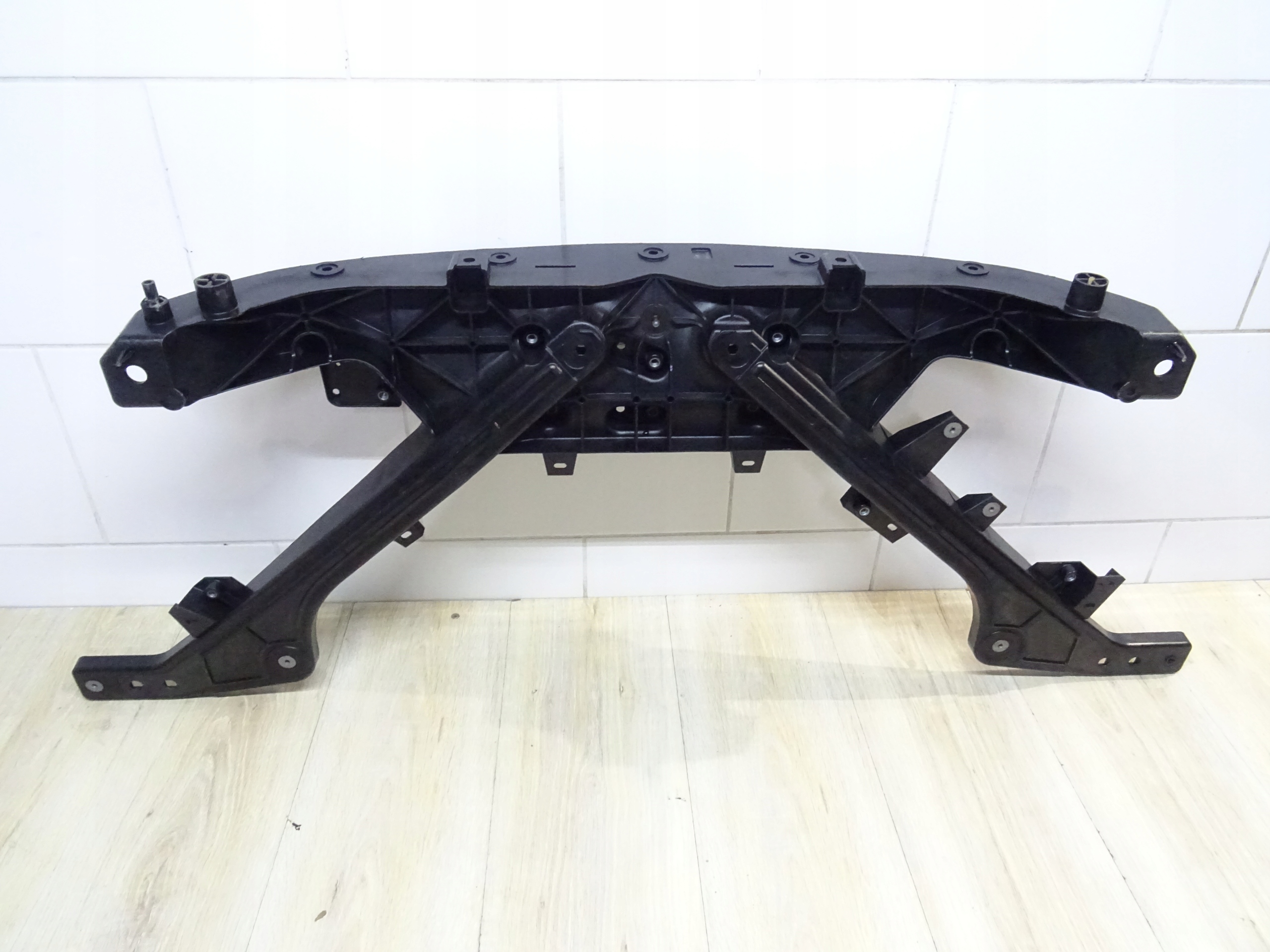 TESLA MODEL Y PAS PRZEDNI 1643524-00-a