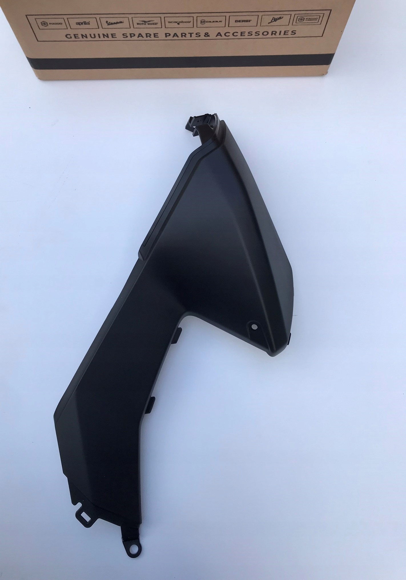 Aprilia Shiver 900 ľavé naplnenie nádrže Nové