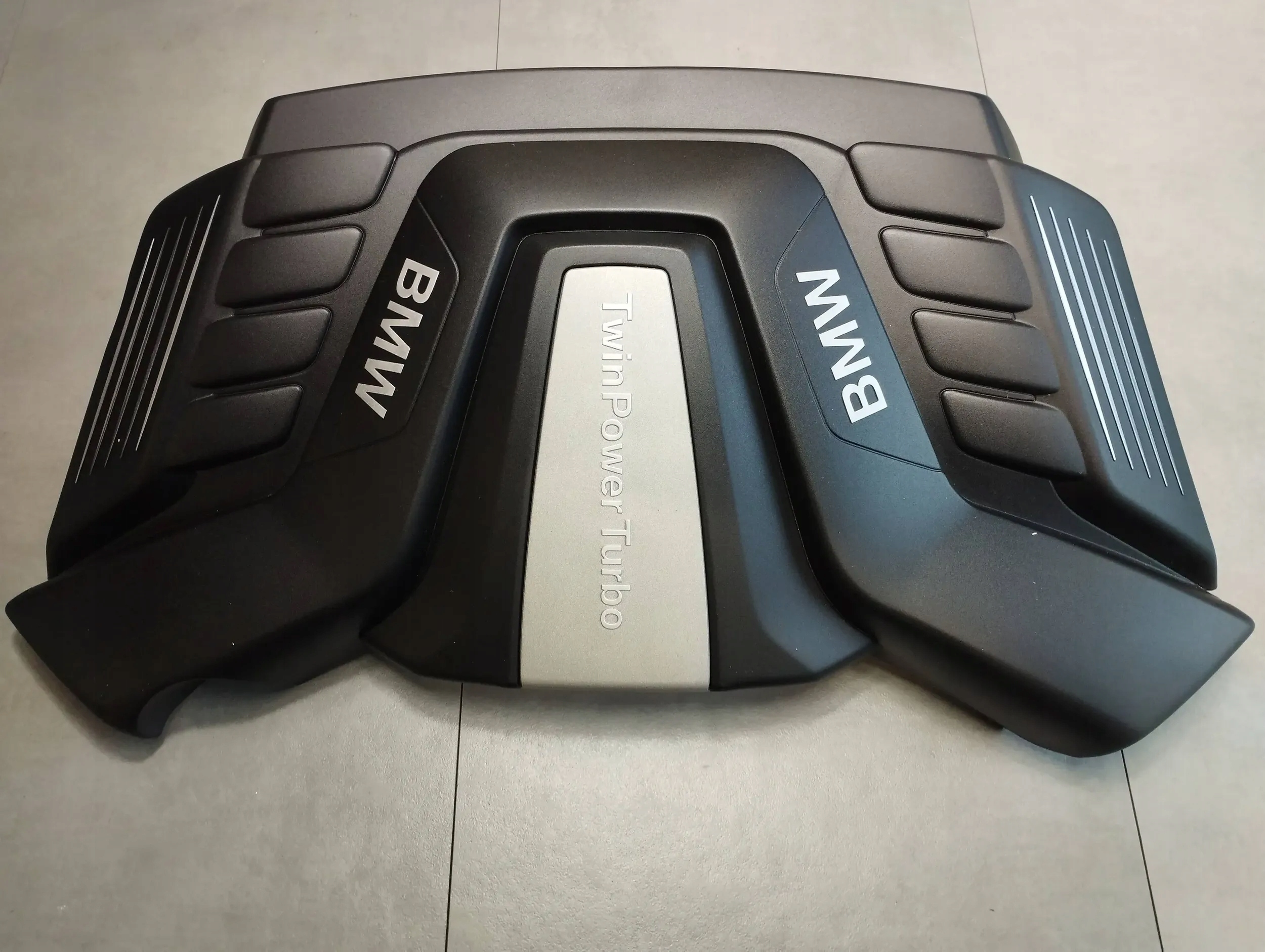 BMW X5 F15 4.4 V8 cover for engine 7634293