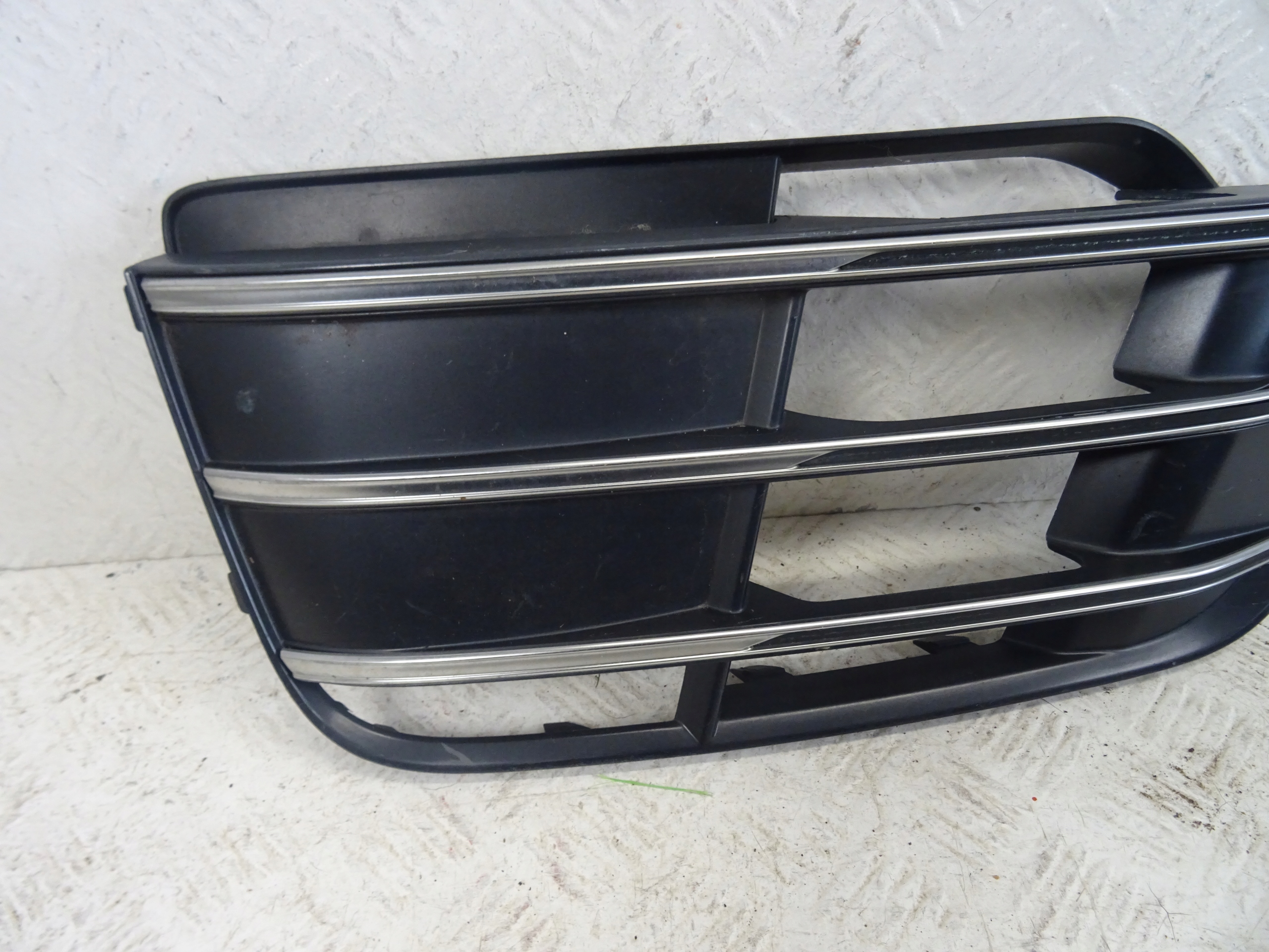 grid of a bumper left front AUDI Q5 II 80A 80A807681F