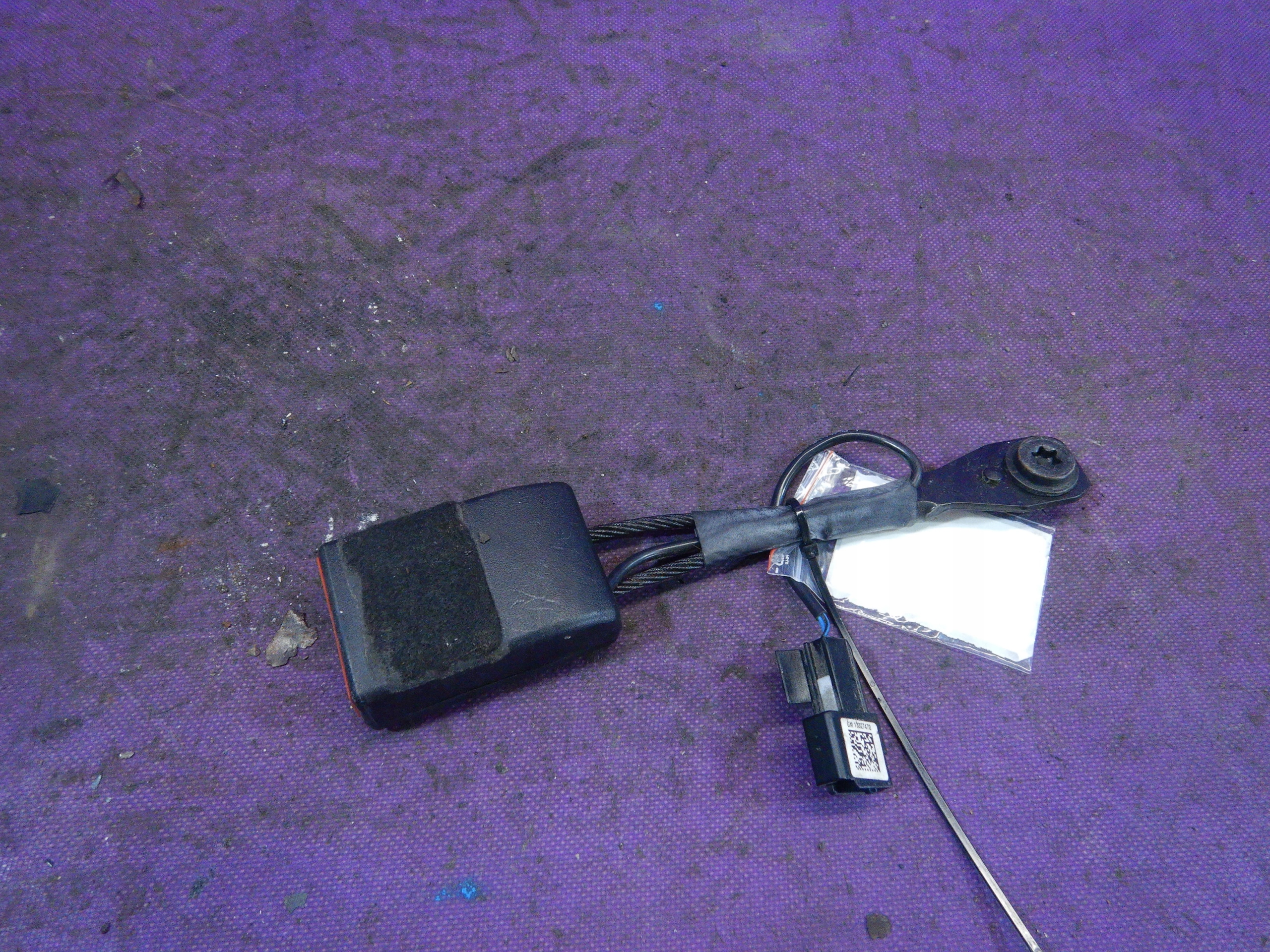 OPEL INSIGNIA ZAPINKA PASA LEWY PRZÓD 13327470